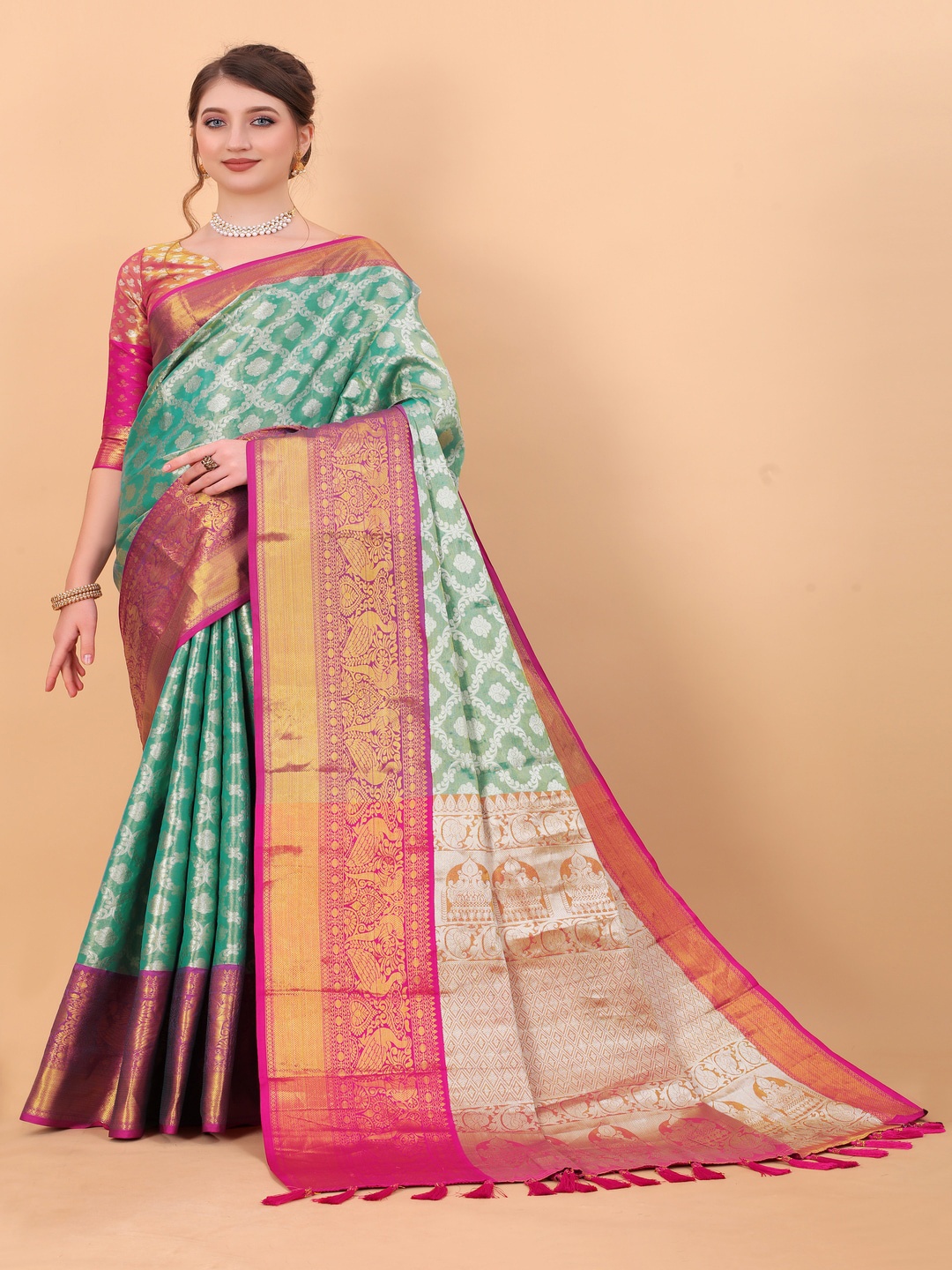 

MOKSHA DESIGNS Ethnic Motifs Woven Design Zari Pure Silk Kanjeevaram Saree, Green