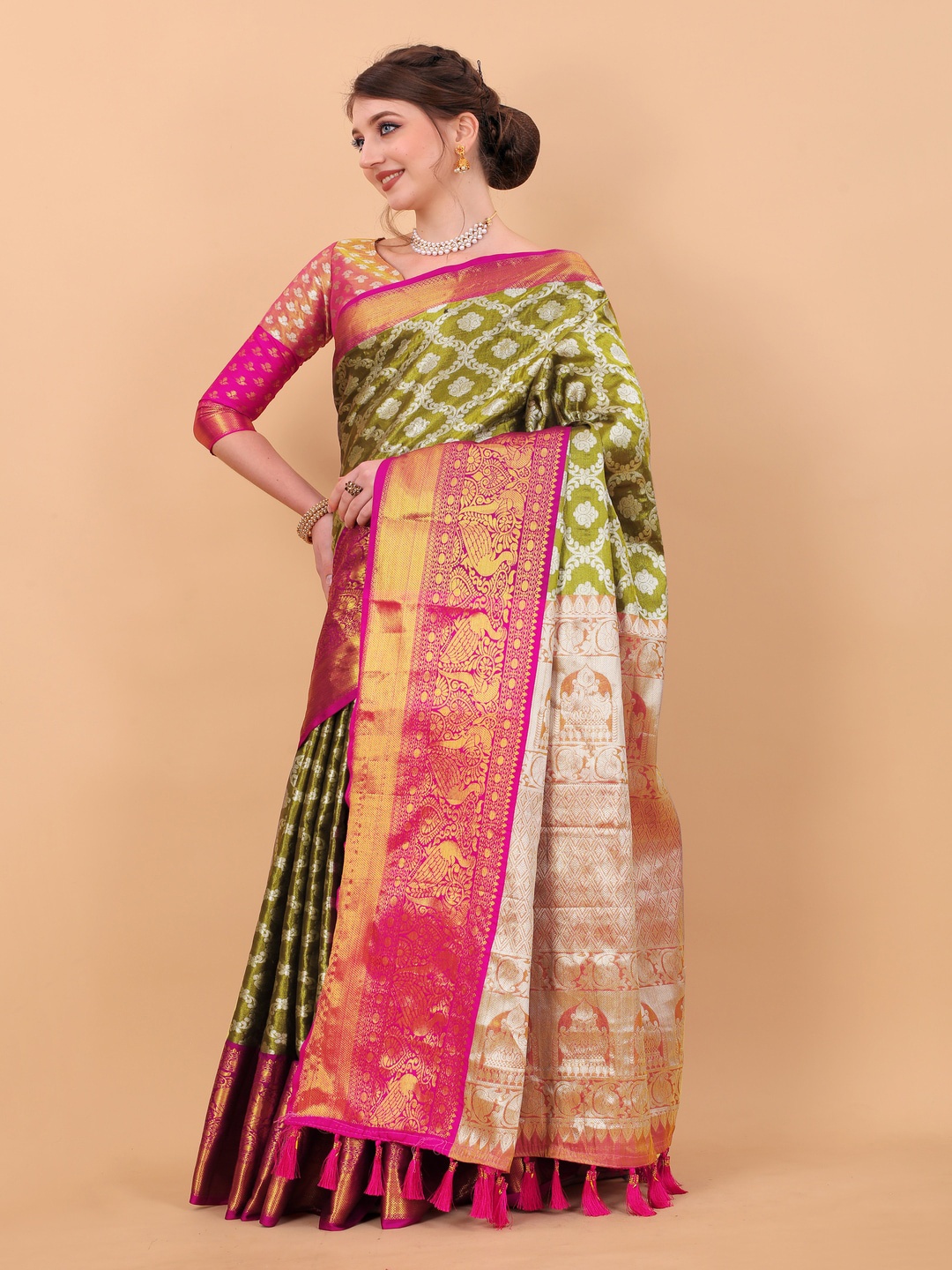 

MOKSHA DESIGNS Ethnic Motifs Woven Design Zari Pure Silk Kanjeevaram Saree, Green