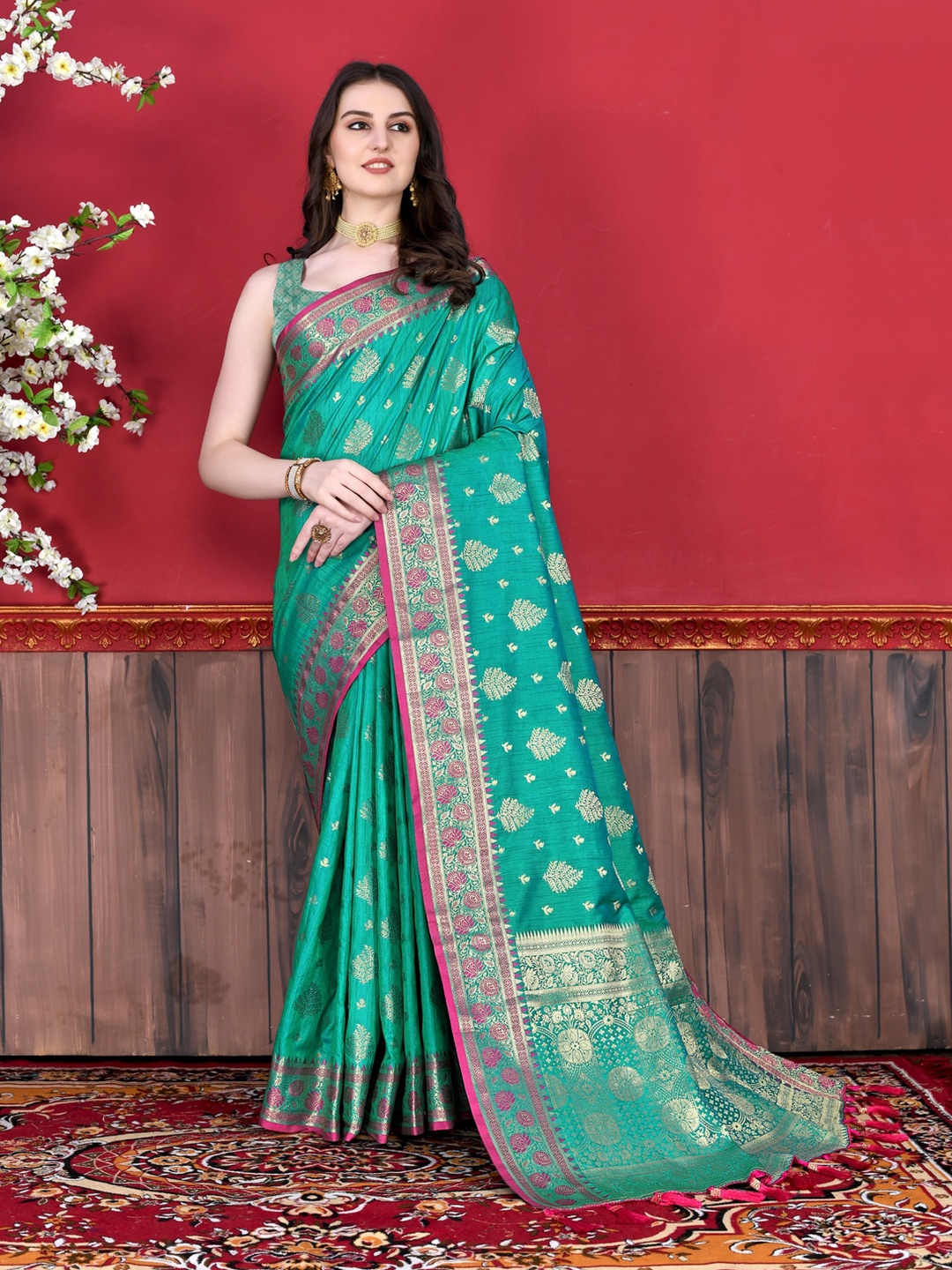 

MOKSHA DESIGNS Ethnic Motifs Woven Design Zari Pure Silk Banarasi Saree, Green