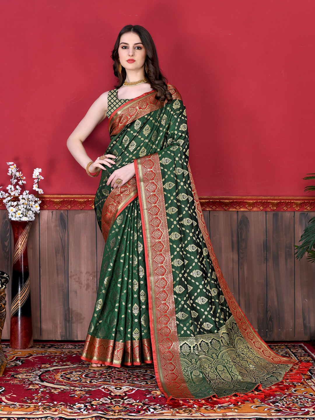 

MOKSHA DESIGNS Ethnic Motifs Woven Design Zari Pure Silk Banarasi Saree, Green