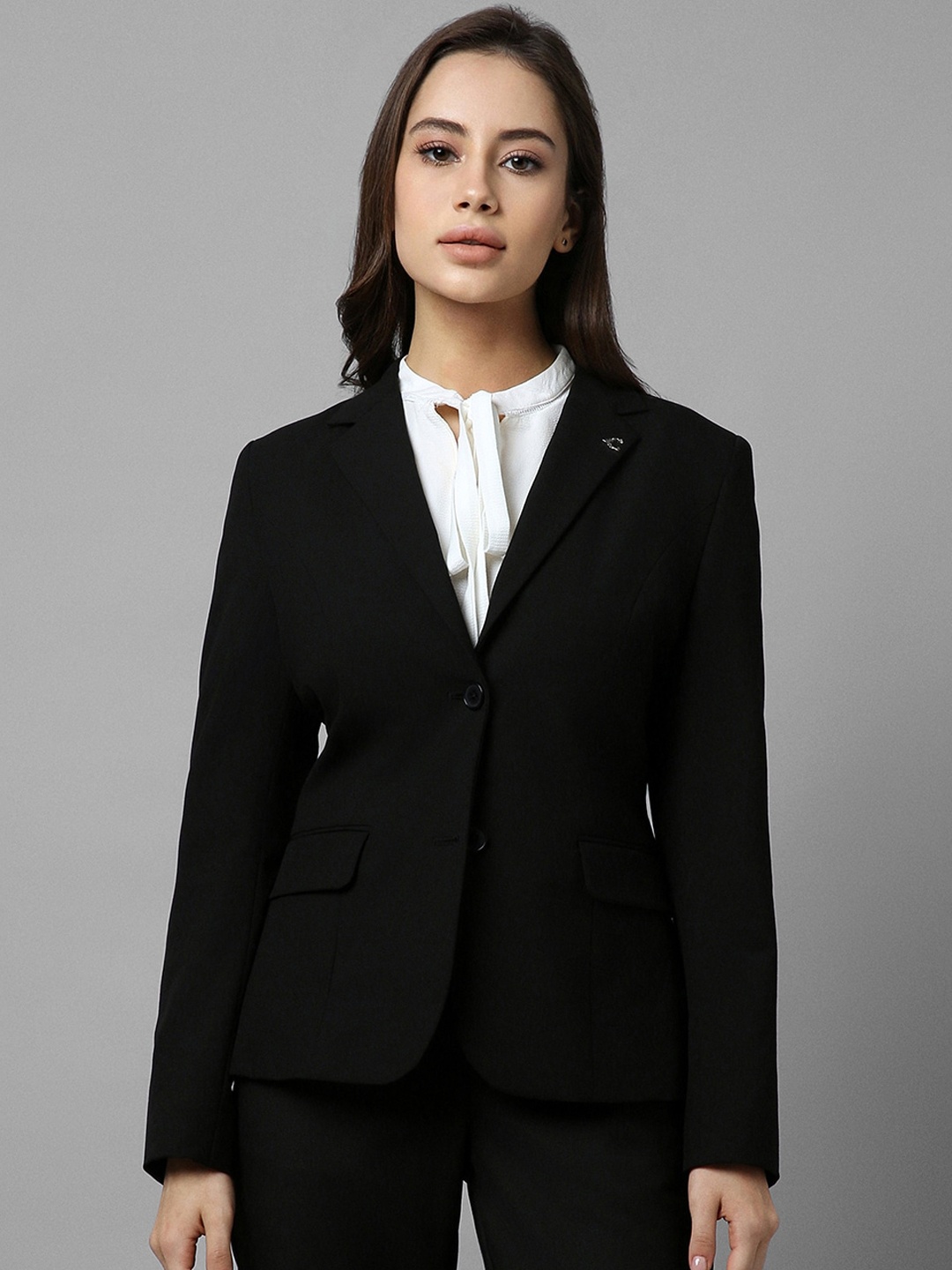 

Allen Solly Woman Notched Lapel Collar Single-Breasted Formal Blazer, Black