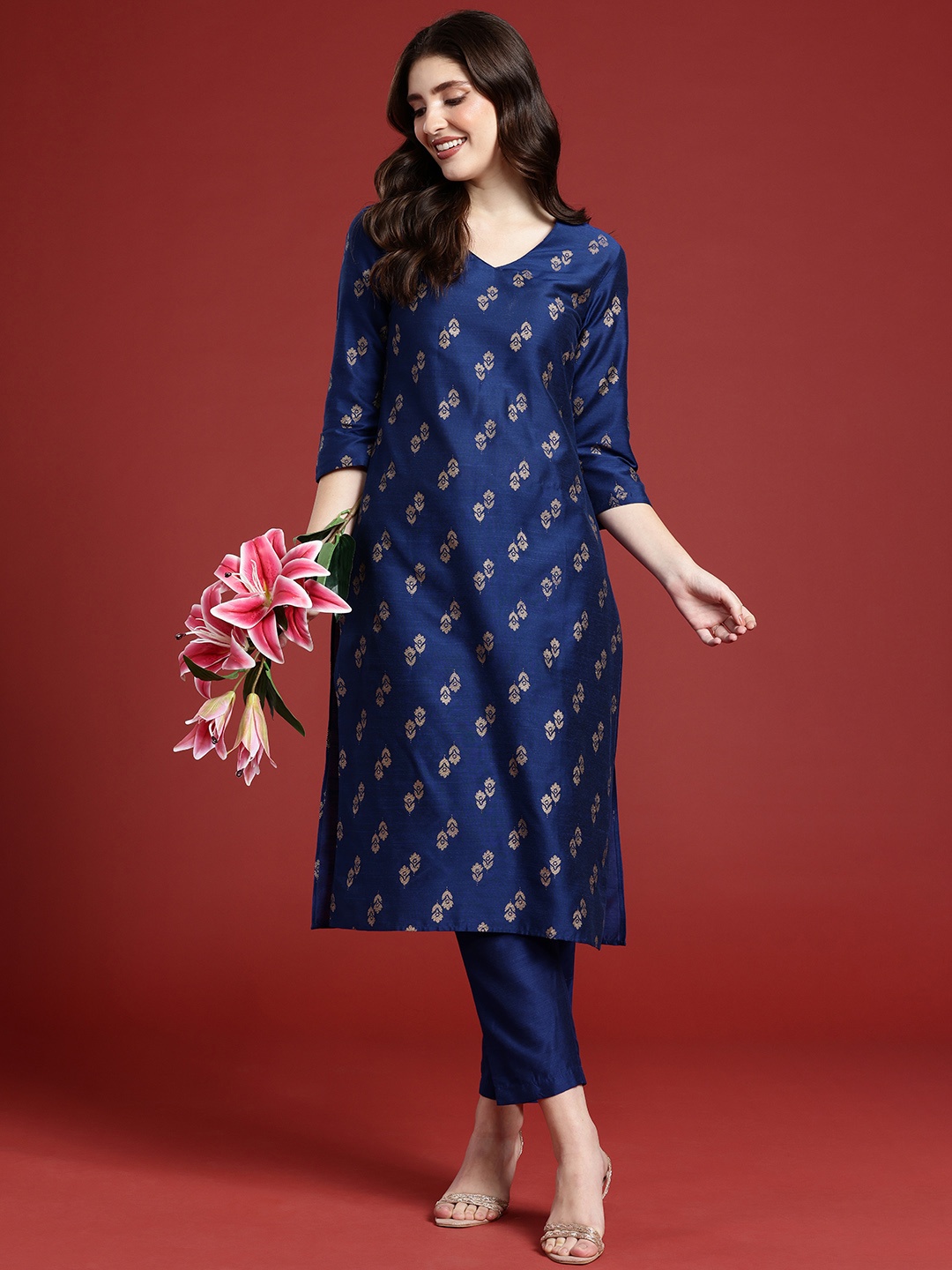 

Anouk Women Floral Printed Regular Kurta With Trousers, Blue