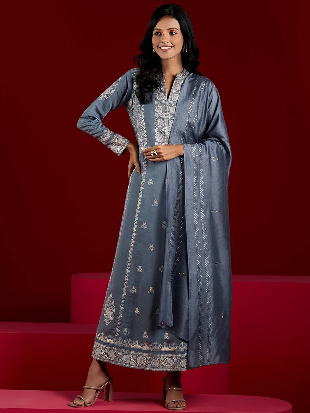 

Libas Art Floral Embroidered Regular Kurta With Trousers & Dupatta, Grey