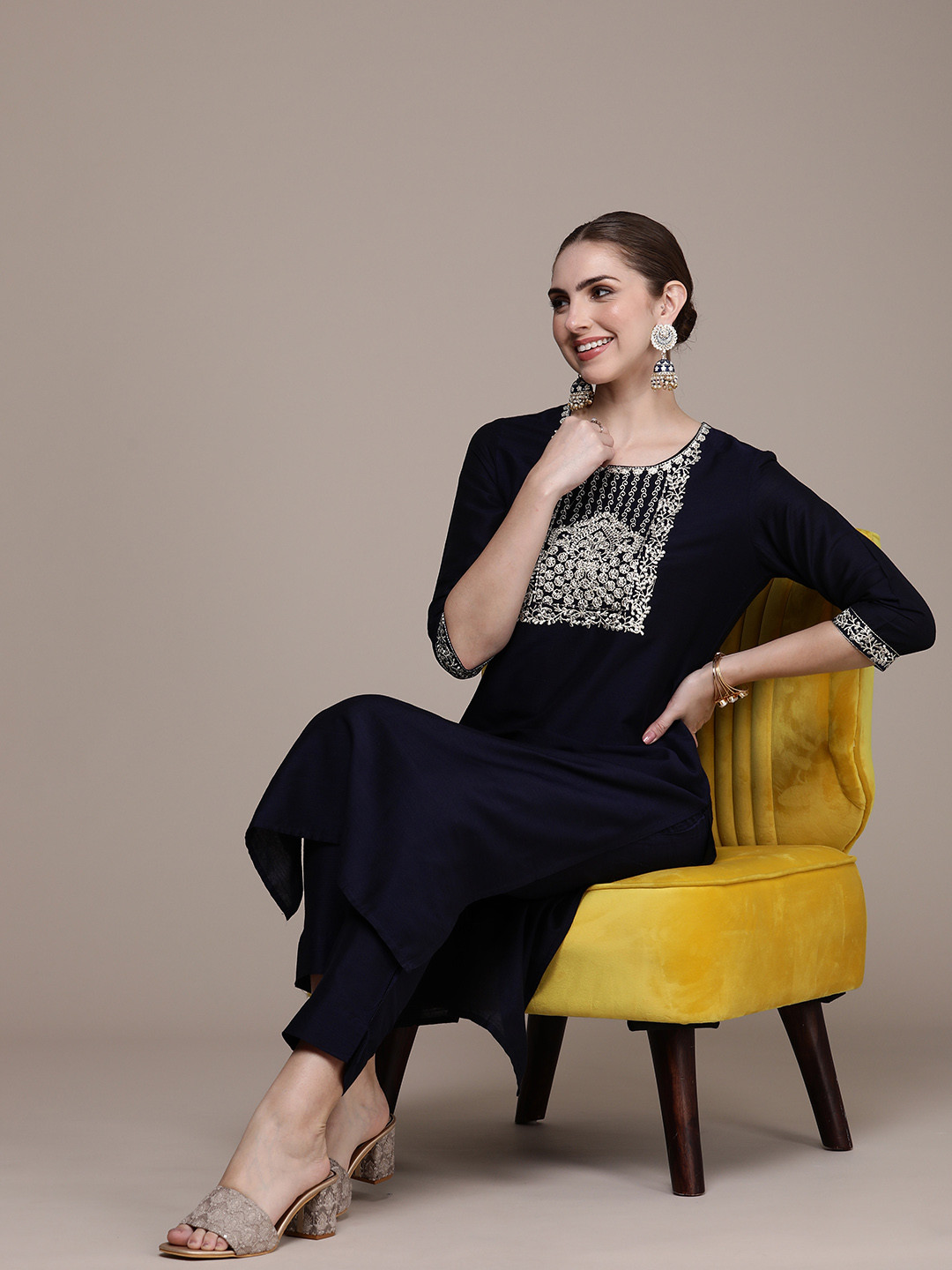 

Anouk Women Ethnic Motifs Embroidered Regular Thread Work Kurta with Trousers, Navy blue