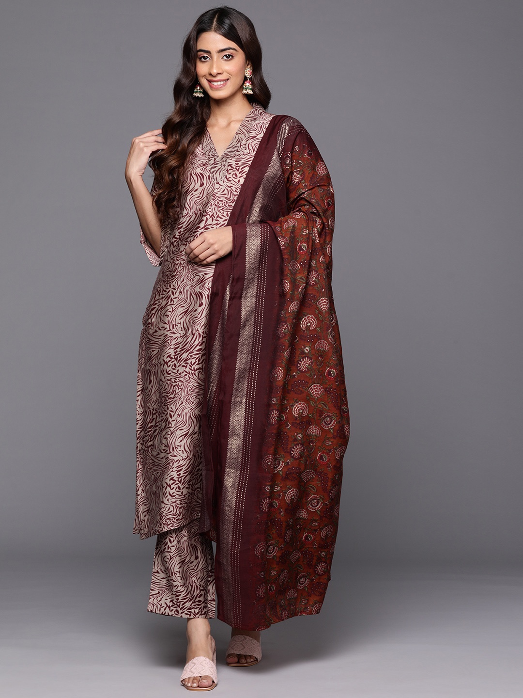 

Libas Floral Printed Regular Kurta with Trousers & Dupatta, Maroon