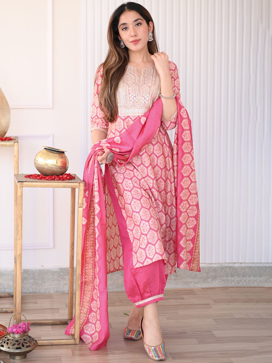 

Libas Floral Printed Regular Sequinned Kurta with Salwar & Dupatta, Pink