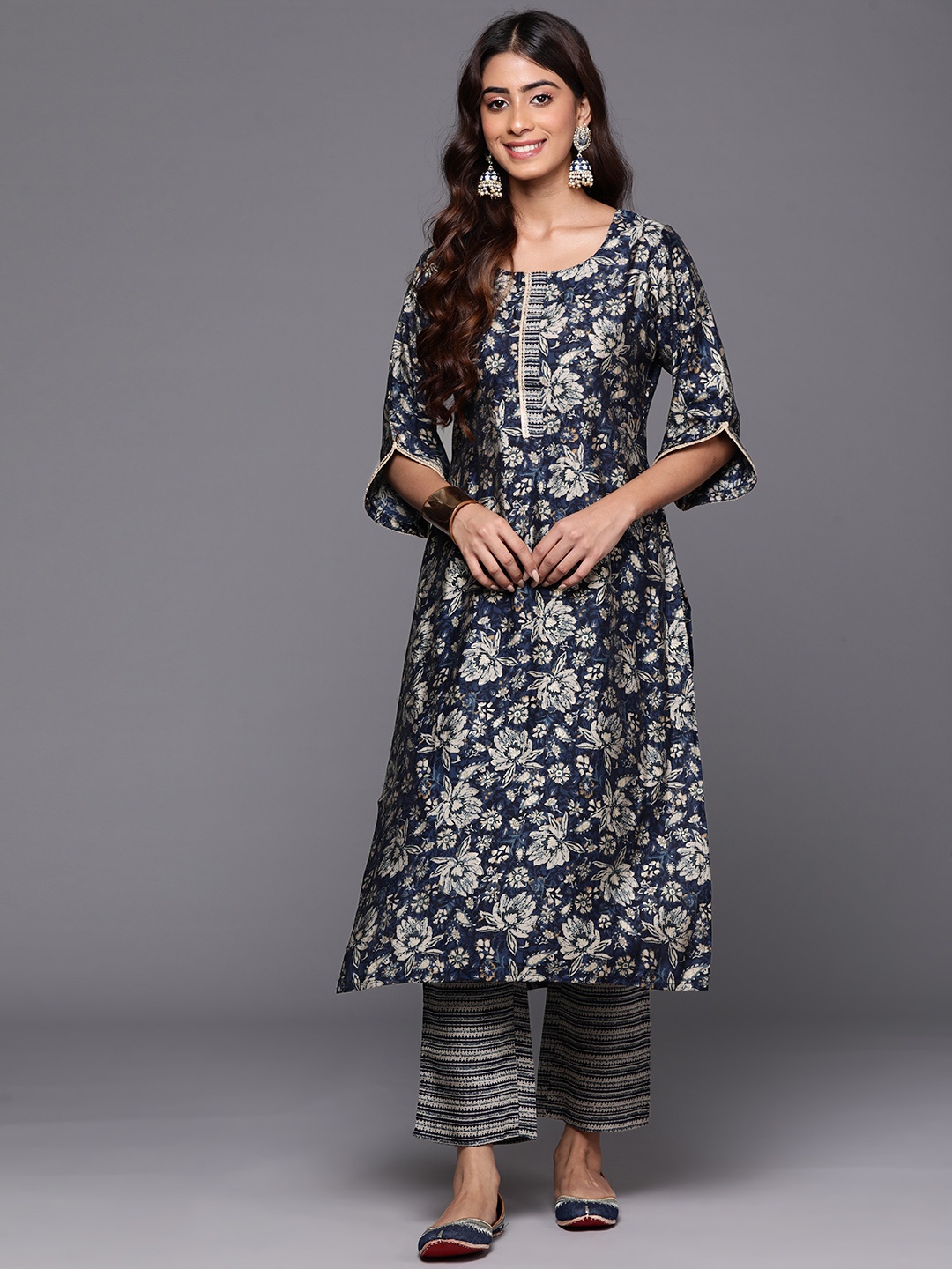 

Libas Floral Printed Zari Regular Kurta with Trousers, Navy blue