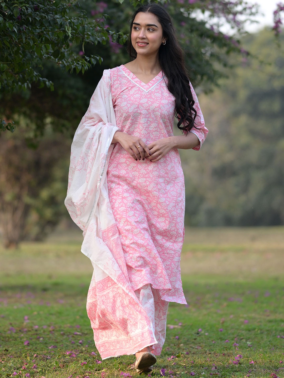 

Libas Floral Printed Regular Gotta Patti Pure Cotton Kurta with Palazzos & Dupatta, Pink