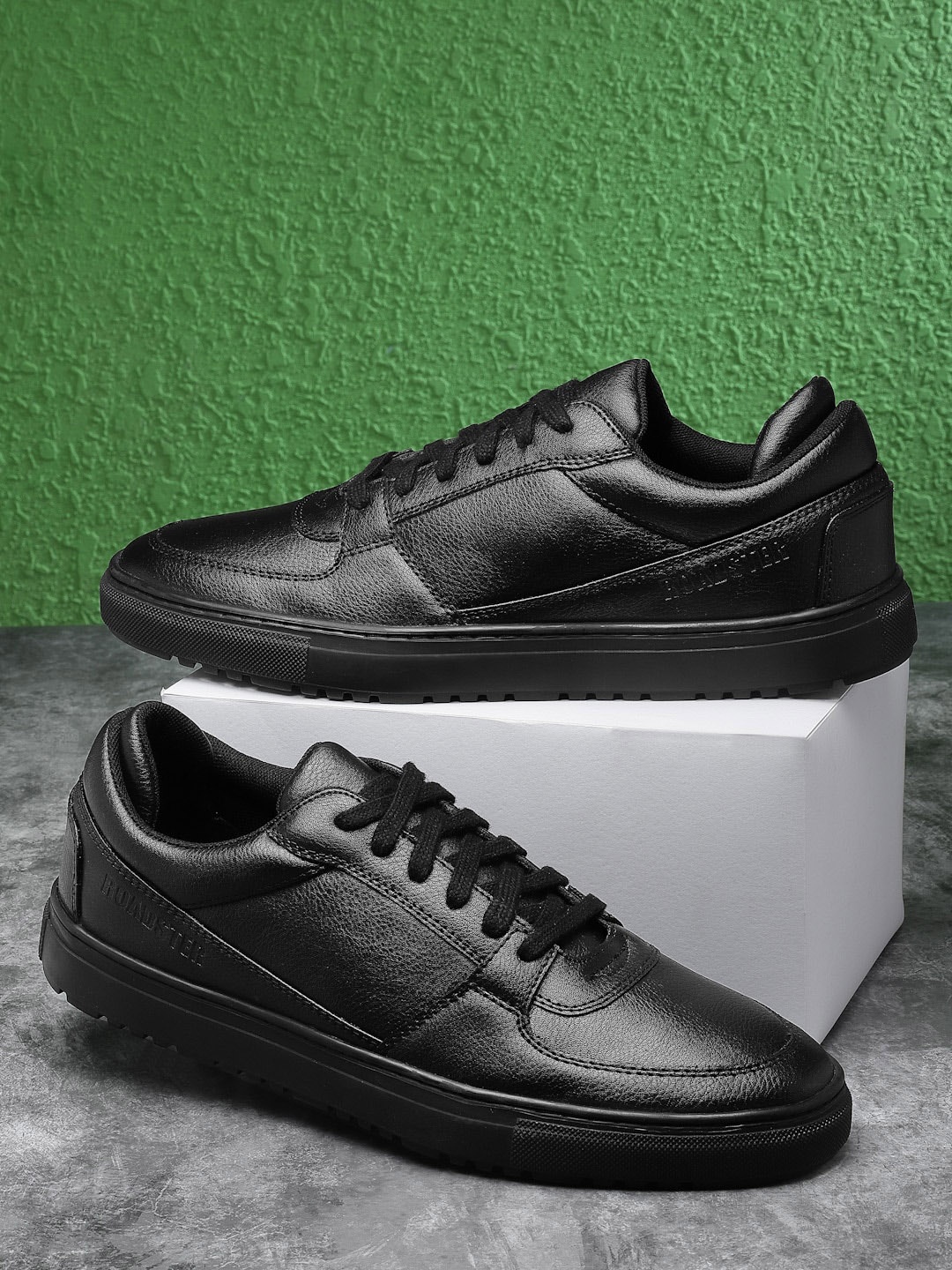 

The Roadster Lifestyle Co. Men Comfort Insole Basics Sneakers, Black