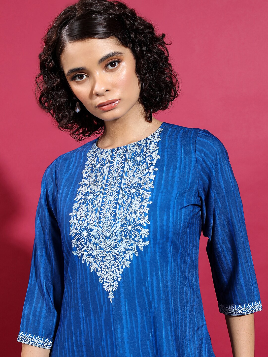 

Vishudh Women Blue Ethnic Motifs Thread Work Kurta