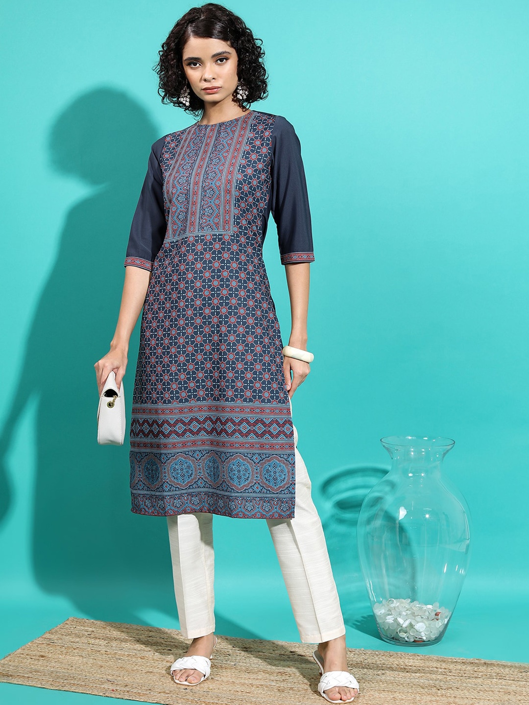 

Vishudh Navy Blue Ethnic Motif Printed Straight Kurta