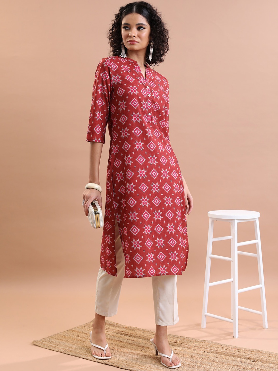 

Vishudh Geometric Printed Thread Work Kurta, Rust