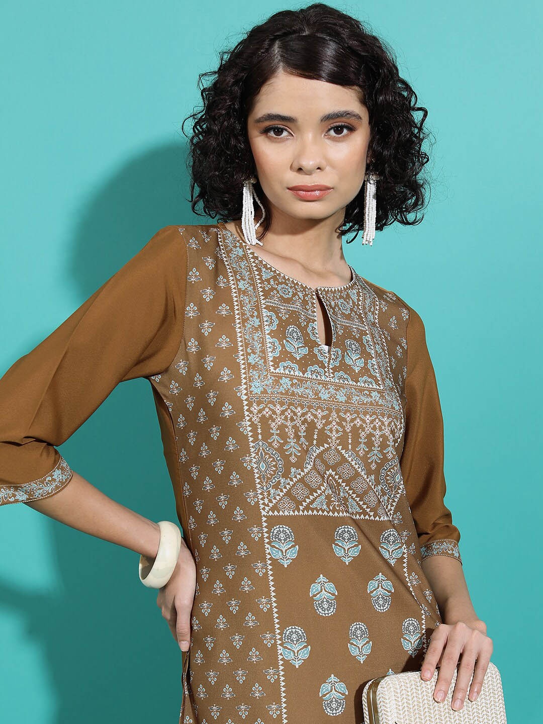 

Vishudh Geometric Keyhole Neck Flared Sleeves Sequinned Kurta, Bronze