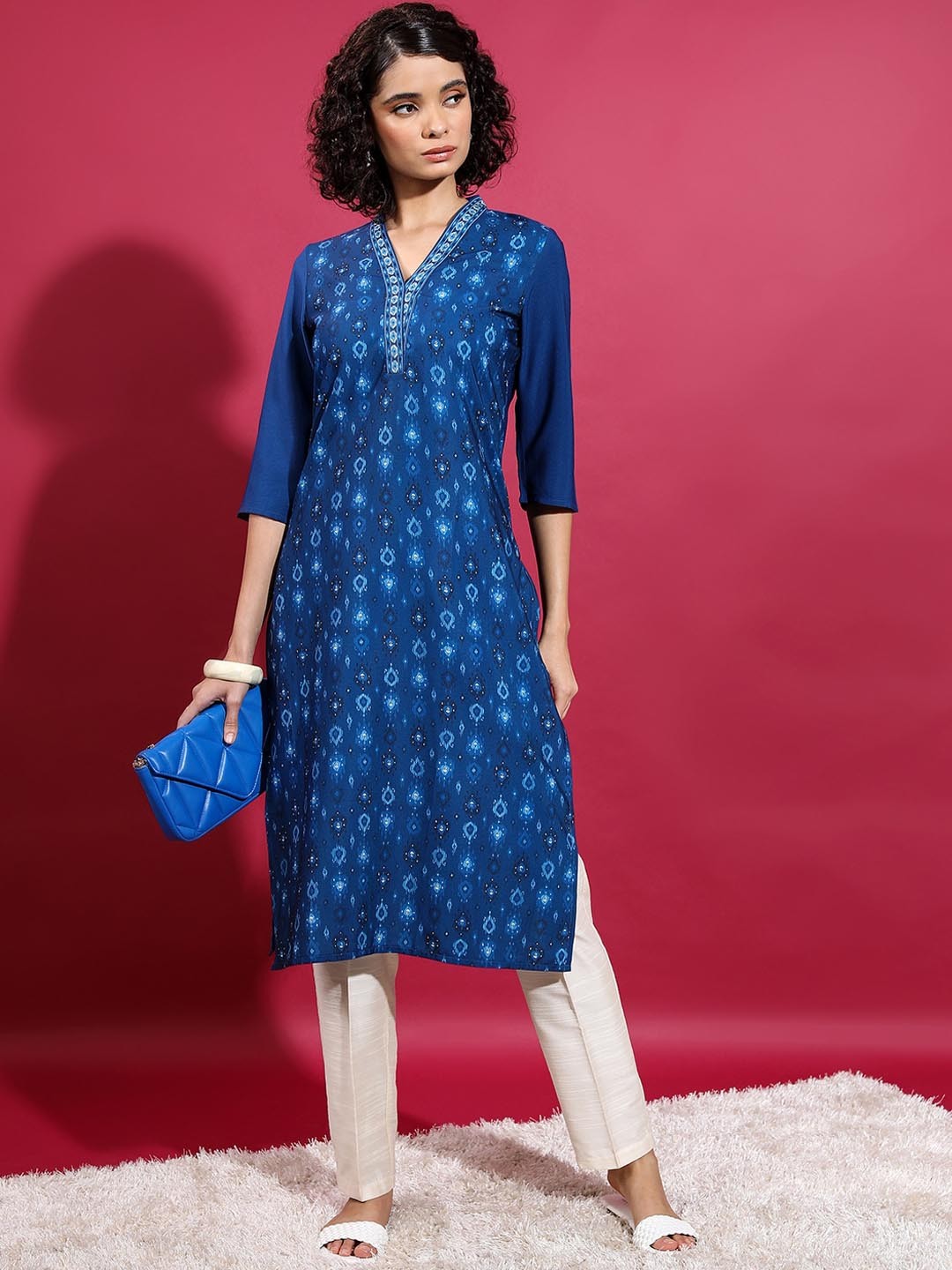 

Vishudh Blue Ethnic Motif Printed Straight Kurta