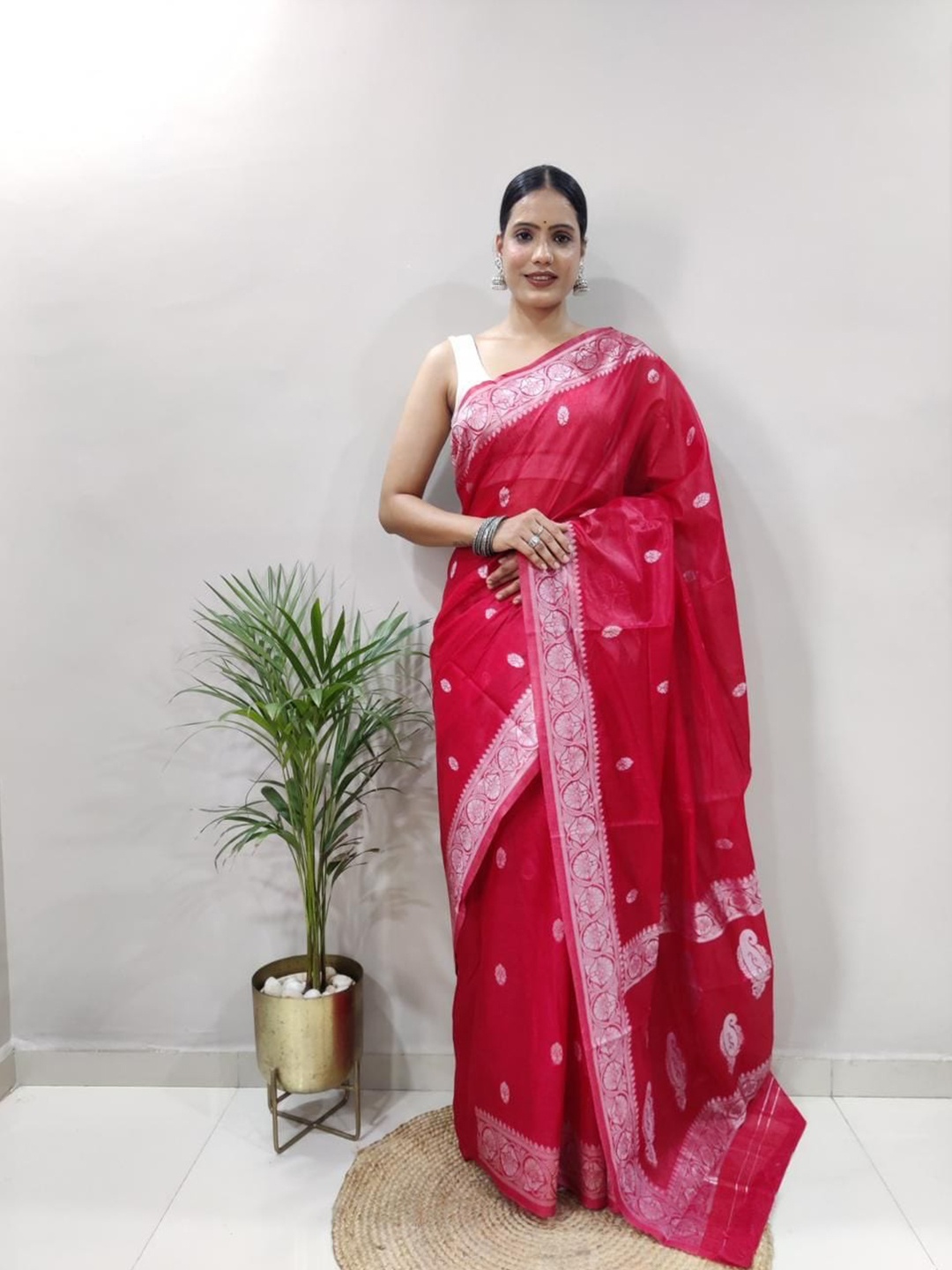 

SHIJILA Red & Silver-Toned Woven Design Schiffli Silk Blend Saree