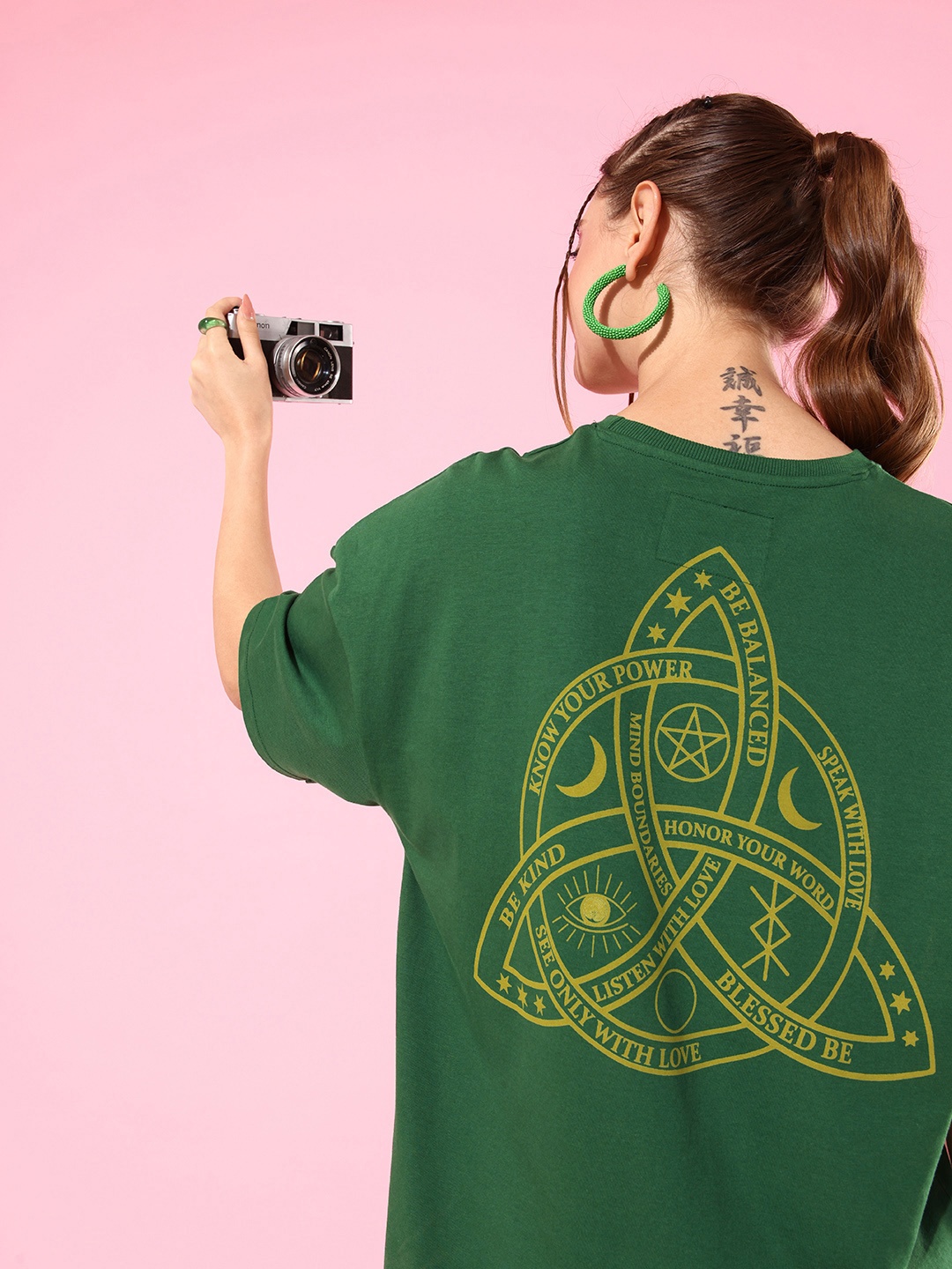 

Stormborn Graphic Printed Drop-Shoulder Sleeves Oversized Pure Cotton T-shirt, Green