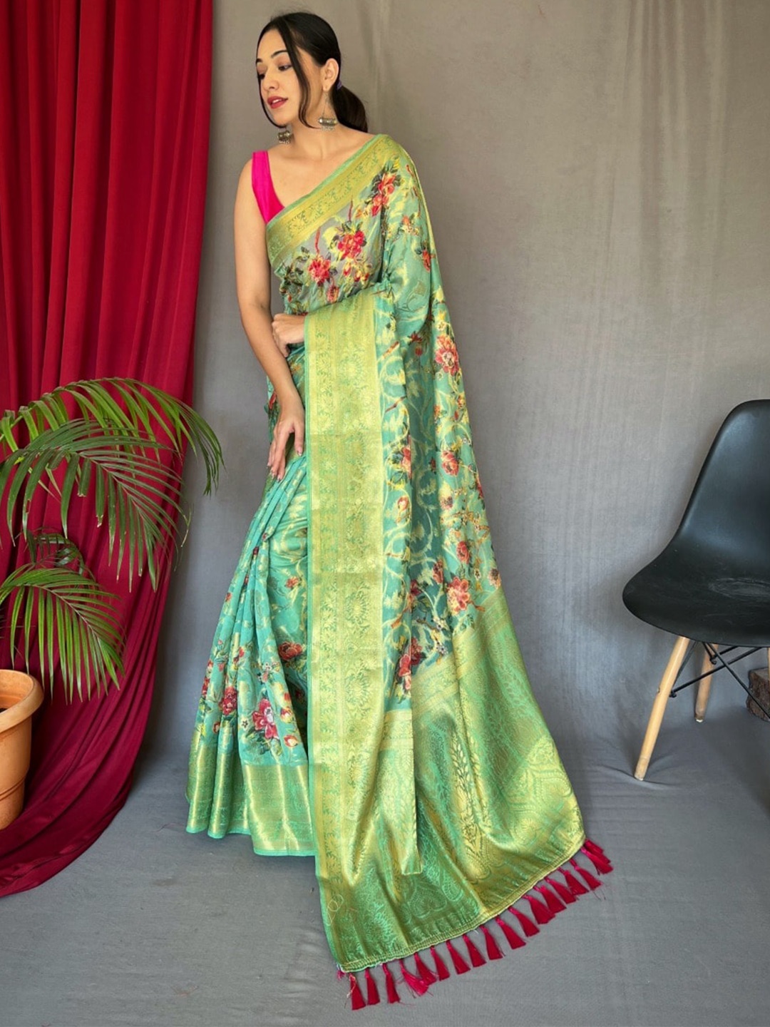 

Munir Woven Design Zari Organza Saree, Green