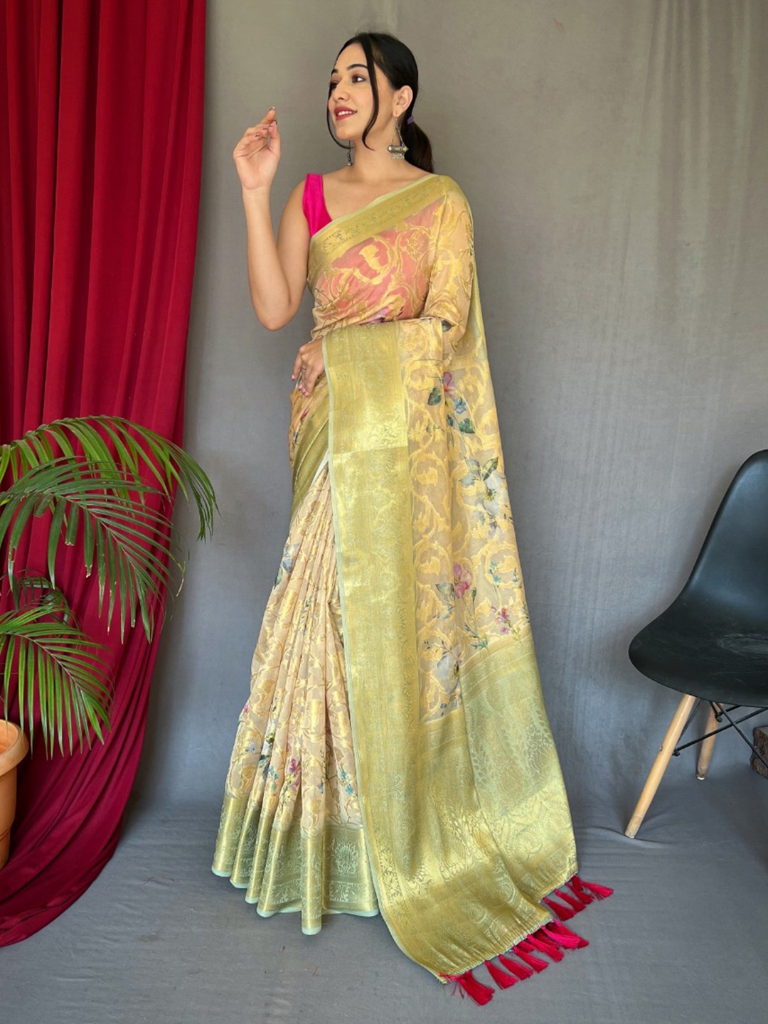 

Munir Woven Design Zari Organza Saree, Sea green