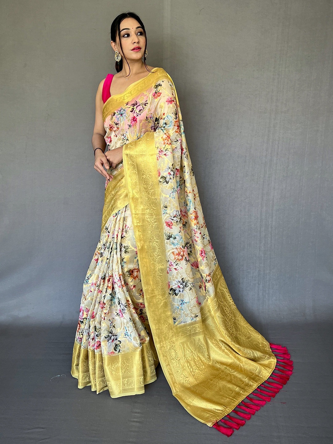 

Munir Woven Design Zari Organza Saree, Lime green
