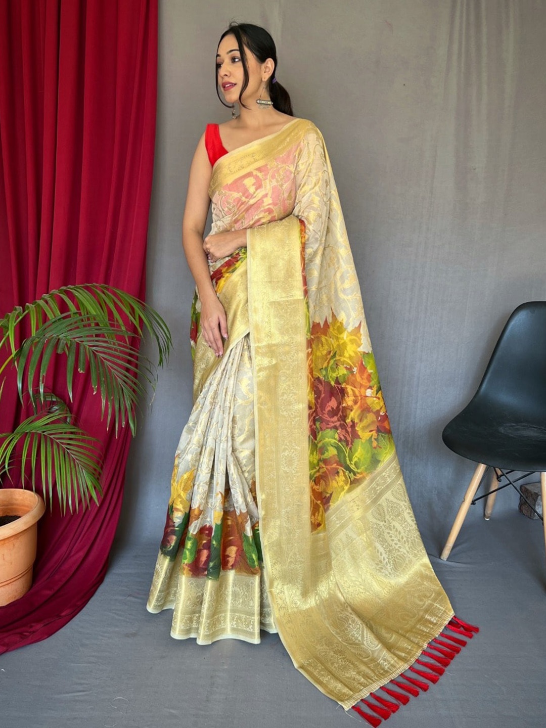 

Munir Woven Design Zari Organza Saree, Yellow