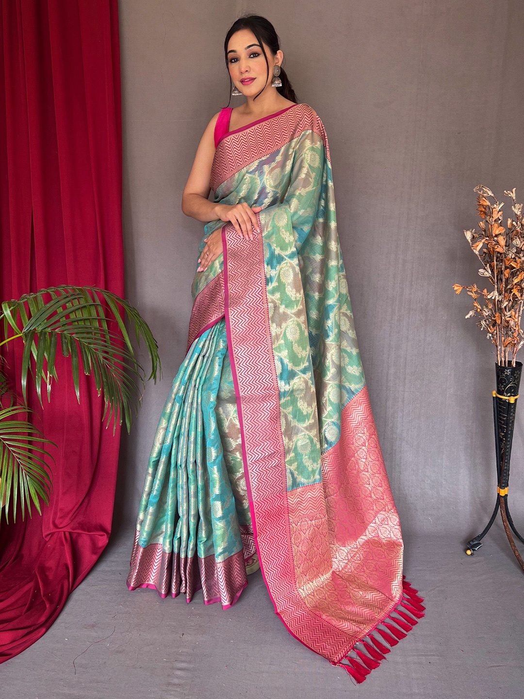 

Munir Floral Woven Design Zari Tissue Saree, Blue