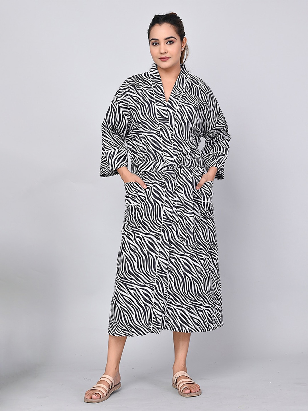 

SHOOLIN Lehariya Pattern Kimono Printed Pure Cotton Bath Robe, Black