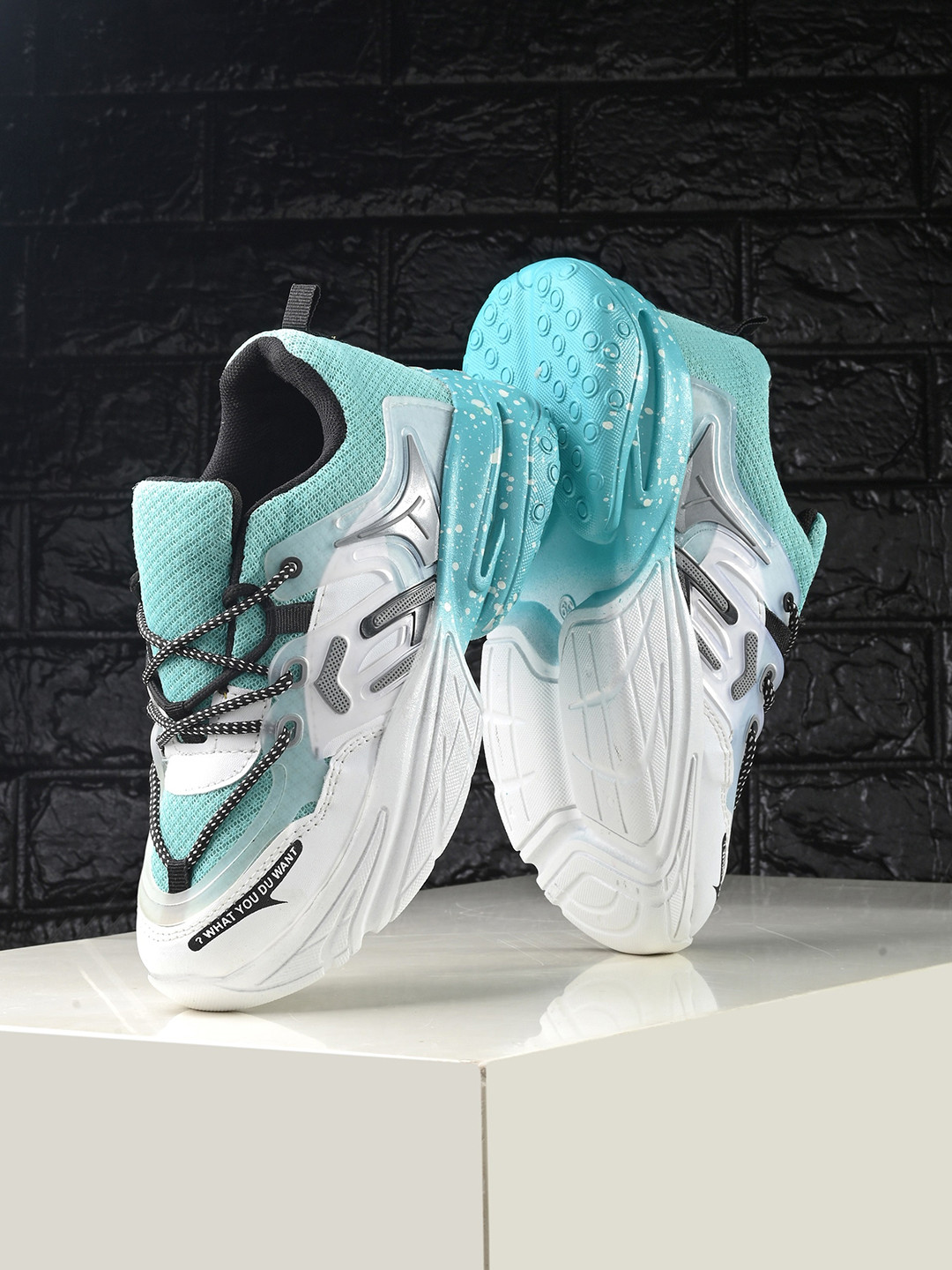 

knoos Women Colourblocked Lightweight Mesh Comfort Insole Contrast Sole Sneakers, Sea green