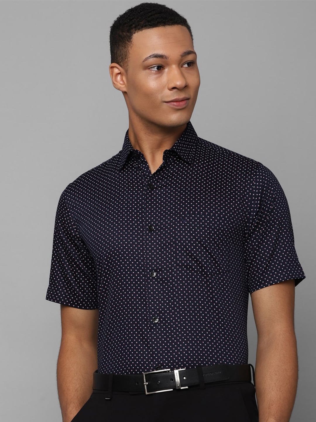 

Allen Solly Slim Fit Micro Ditsy Printed Spread Collar Short Sleeves Cotton Formal Shirt, Navy blue