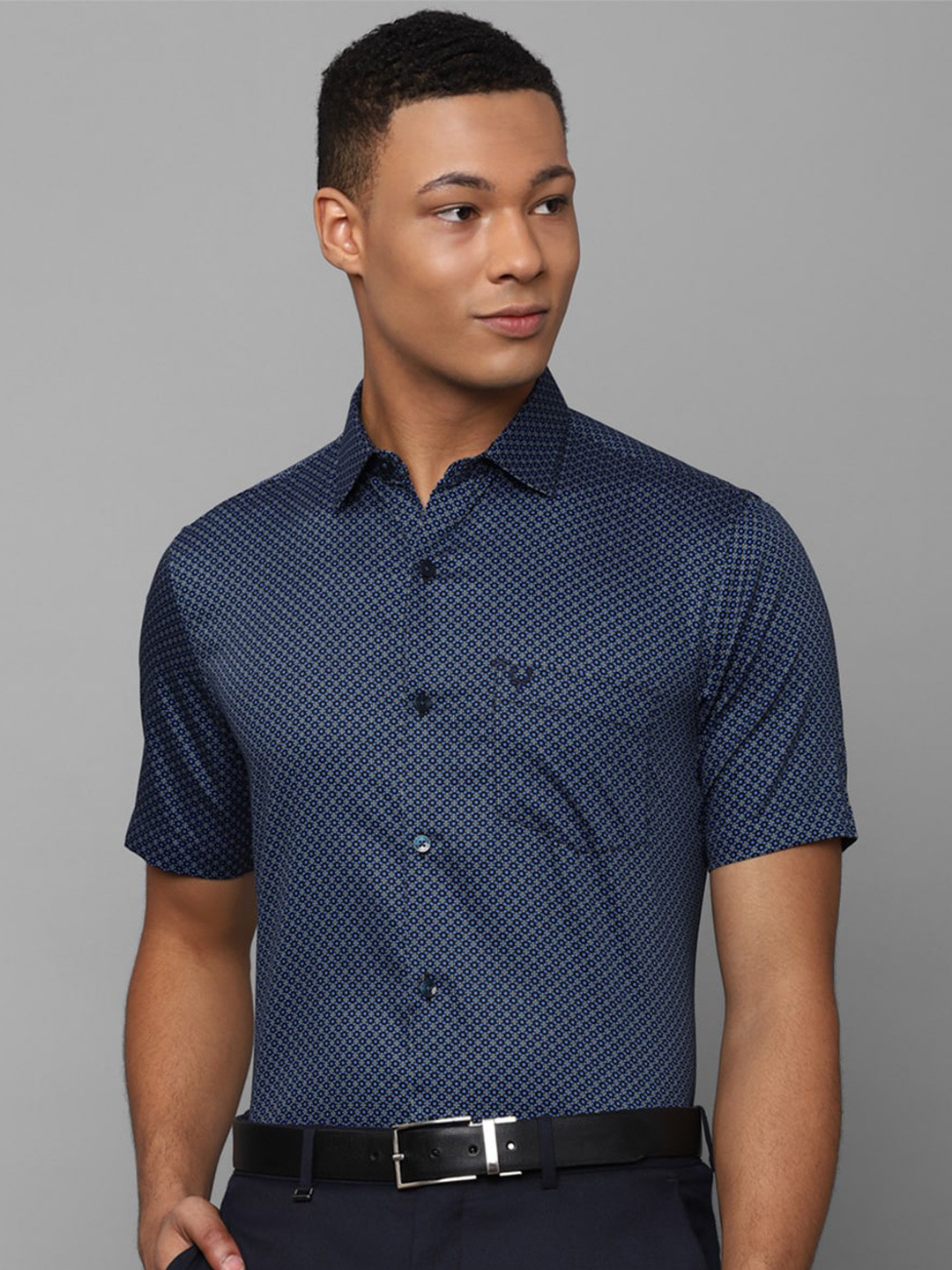 

Allen Solly Slim Fit Micro Ditsy Printed Pure Cotton Formal Shirt, Navy blue
