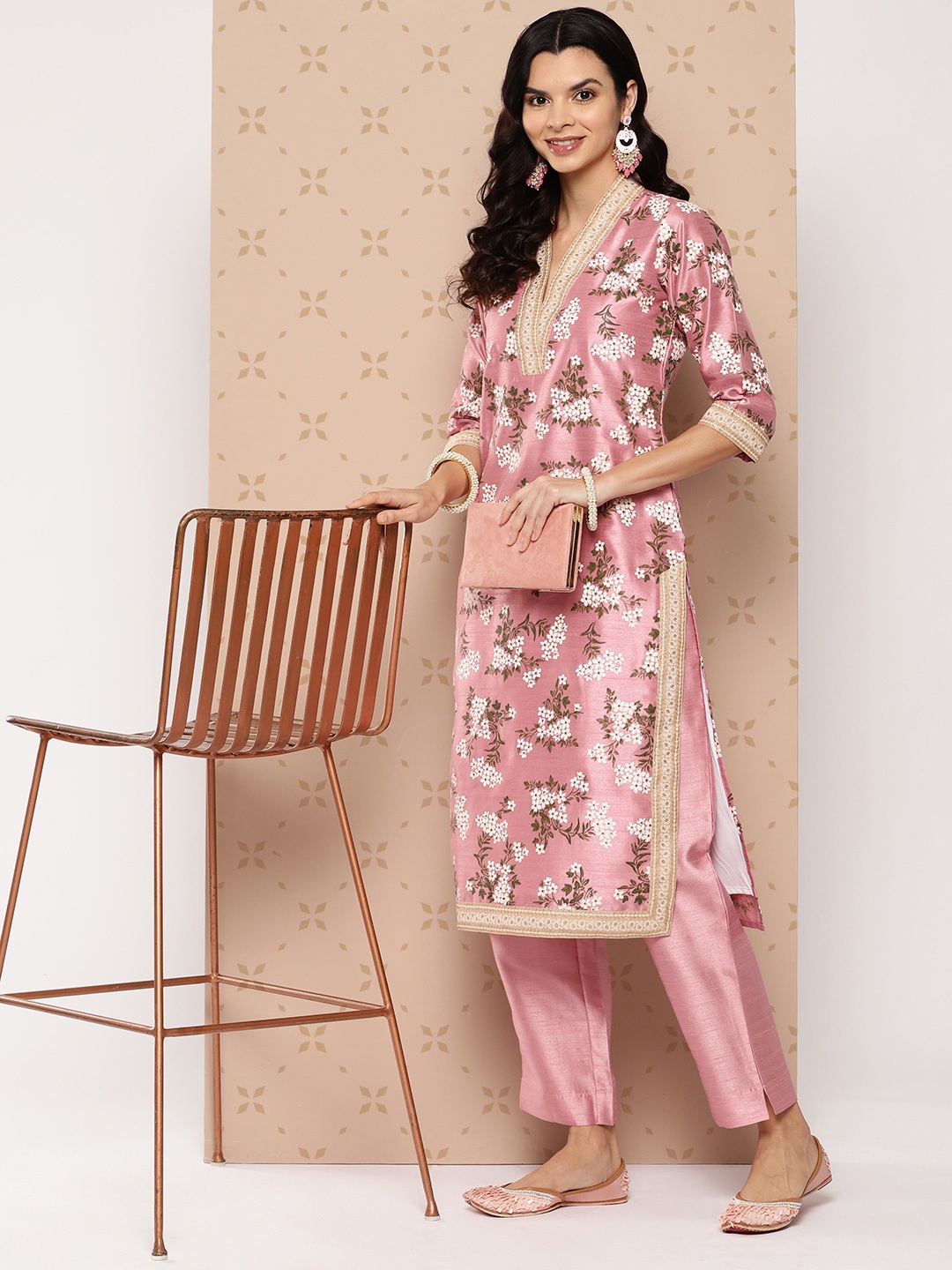 

Ahalyaa Women Floral Printed Regular Kurta with Trousers, Pink