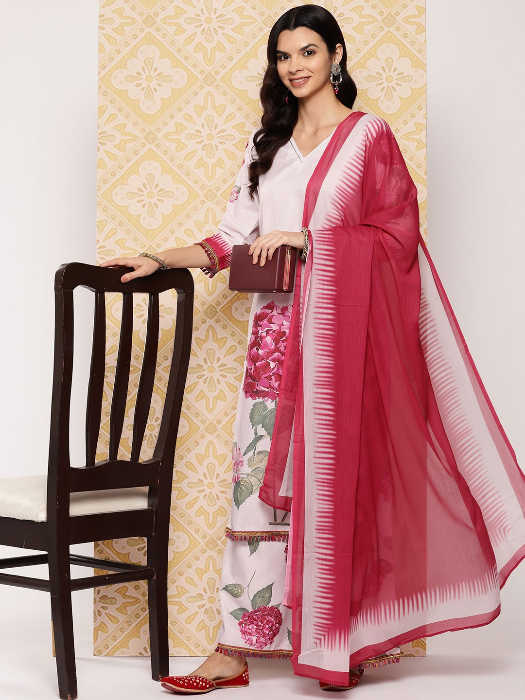 

Ahalyaa Women Floral Printed Regular Kurta with Palazzos & With Dupatta, Beige