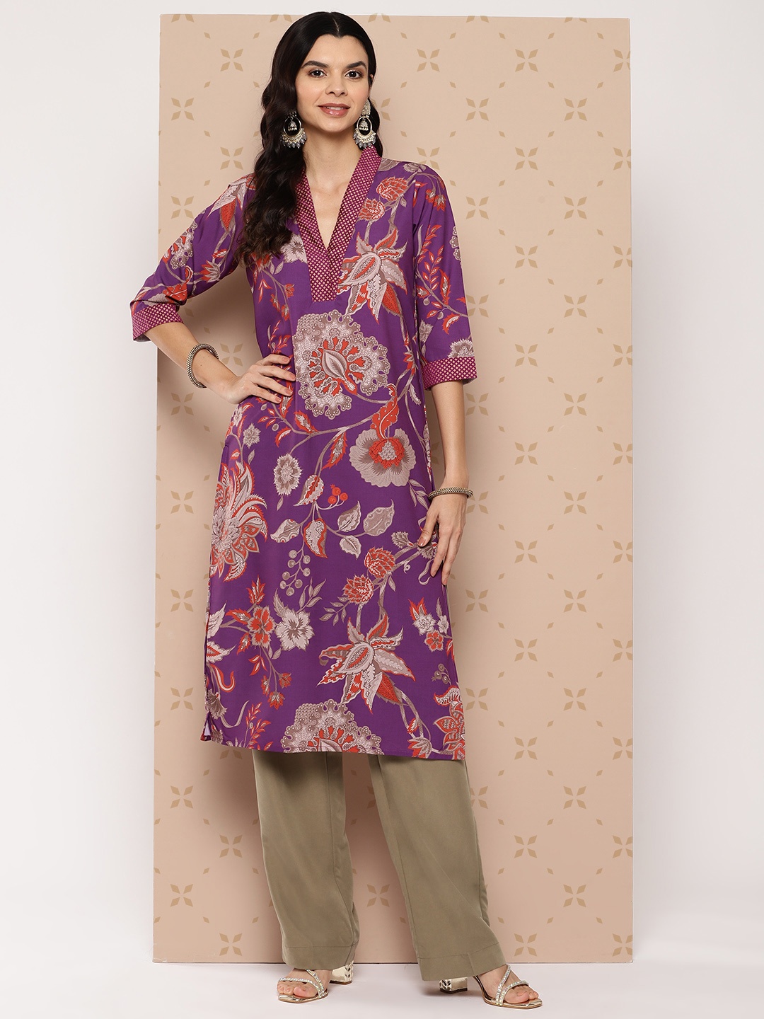 

Ahalyaa Women Floral Printed Crepe Kurta, Purple