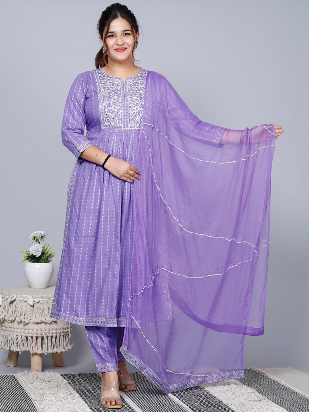 

HERE&NOW Floral Embroidered Regular Gotta Patti Kurta & Trousers With Dupatta, Purple
