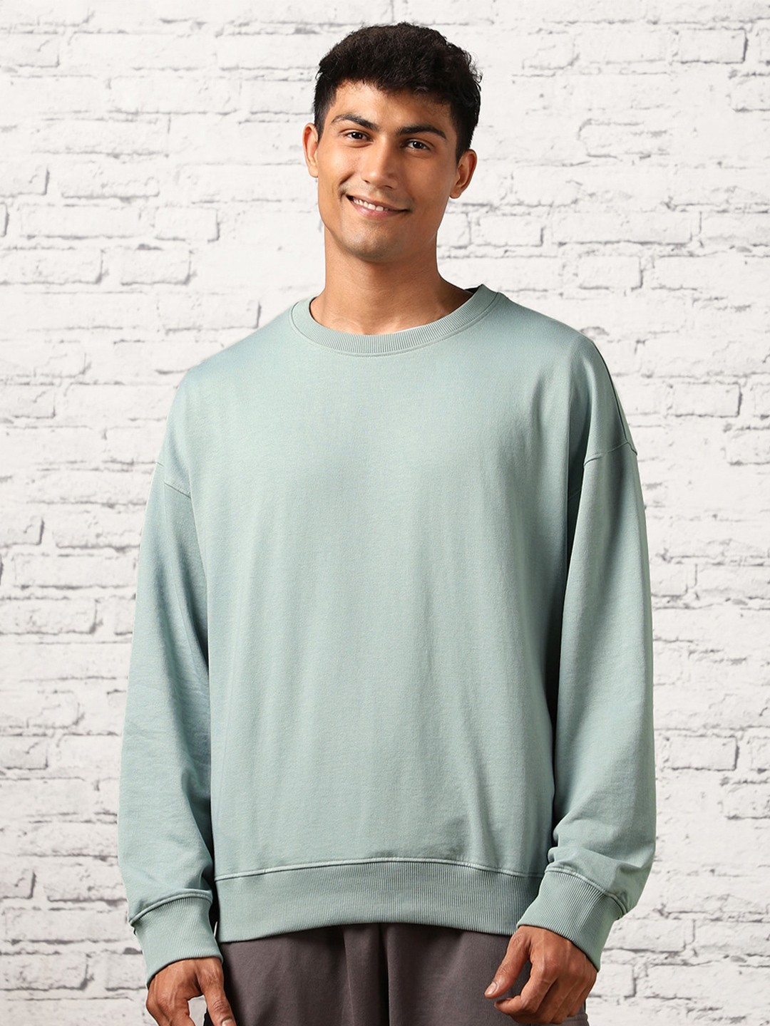 

NOBERO Men Oversized Solid Sweatshirt, Green