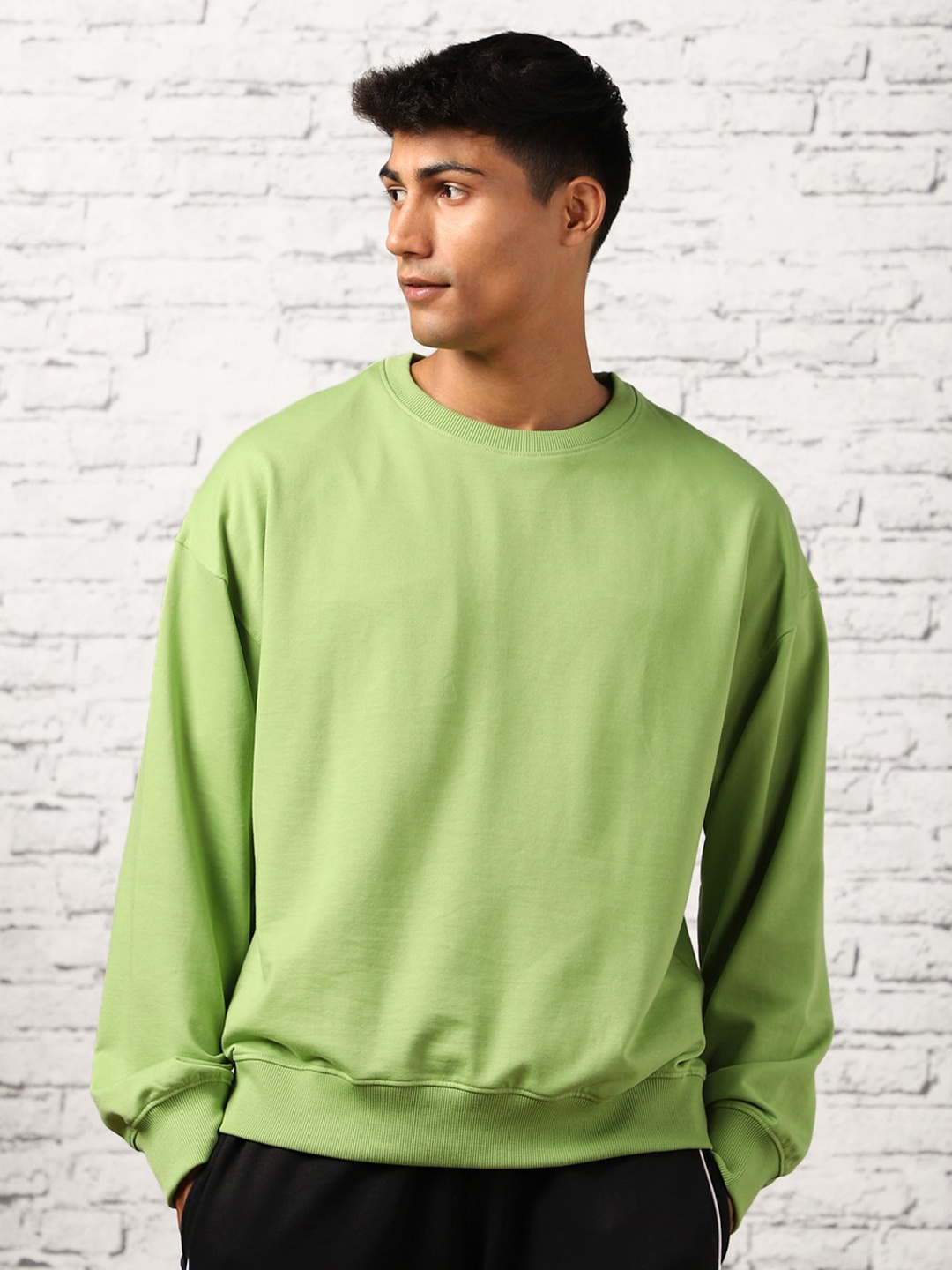 

NOBERO Men Oversized Solid Sweatshirt, Green