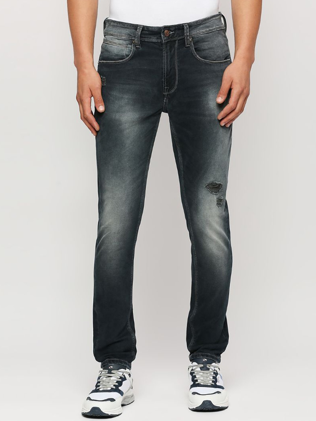 

Pepe Jeans Men Skinny Fit Mid Rise Low Distressed Cat Scratches Stretchable Jeans, Black