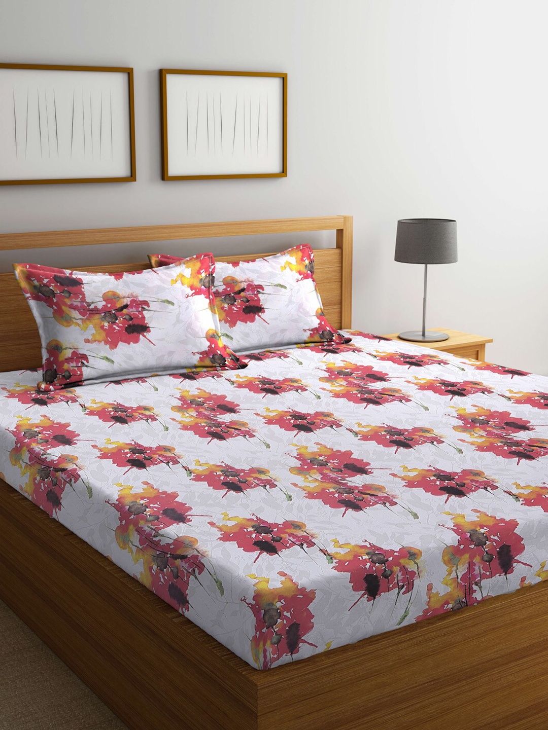 

BOMBAY DYEING Orange & White Abstract Cotton 144 TC King Bedsheet With 2 Pillow Covers