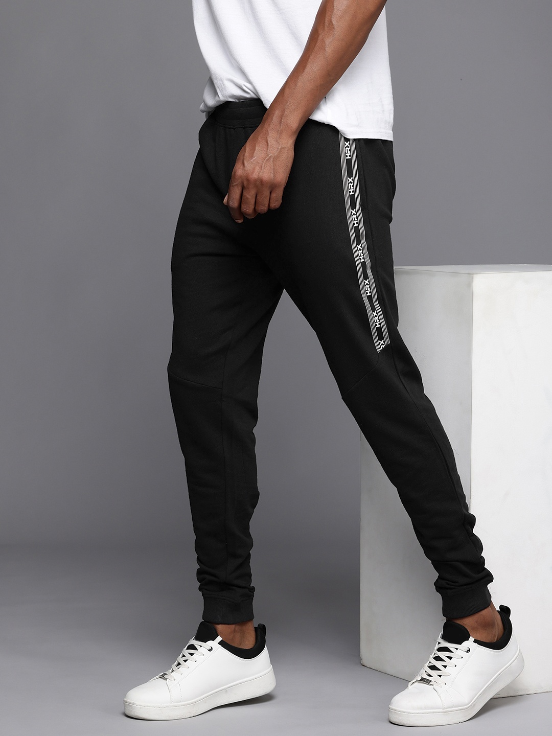 

HRX by Hrithik Roshan Men Self Design Regular Fit Joggers, Black