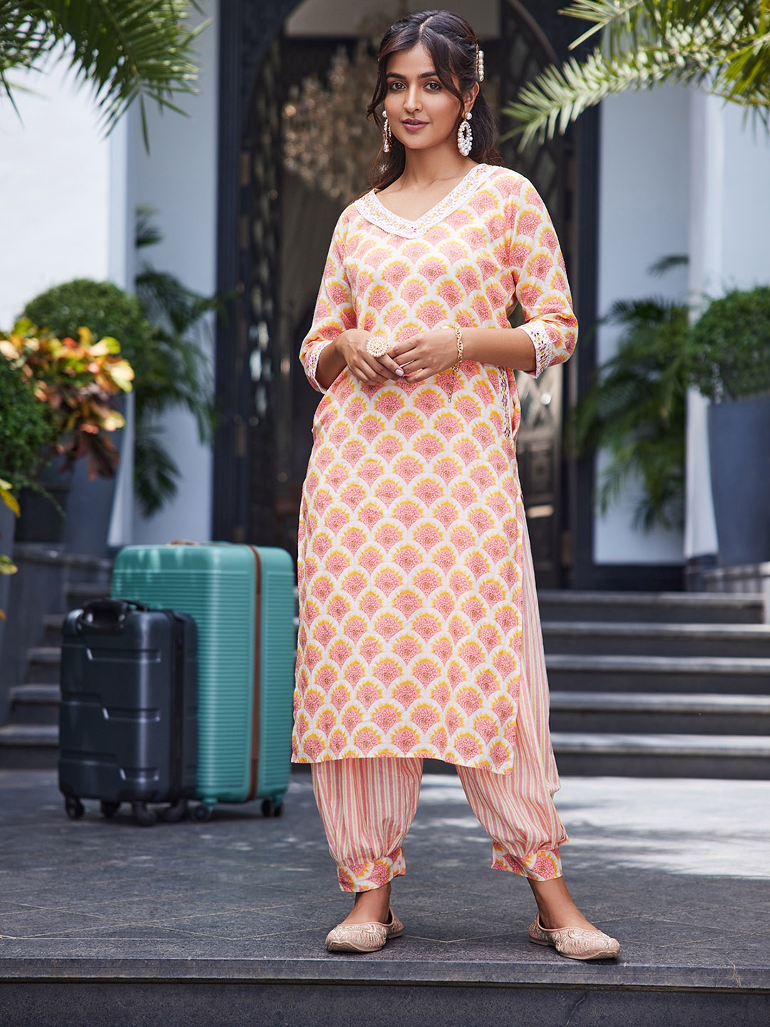 

Rangita Ethnic Motifs Printed Regular Pure Cotton Kurta with Harem Pants & Dupatta, Peach