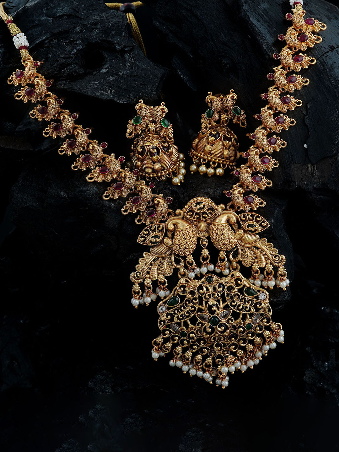 

MANSIYAORANGE Gold Plated Stone Studded & Beaded Jewellery Set