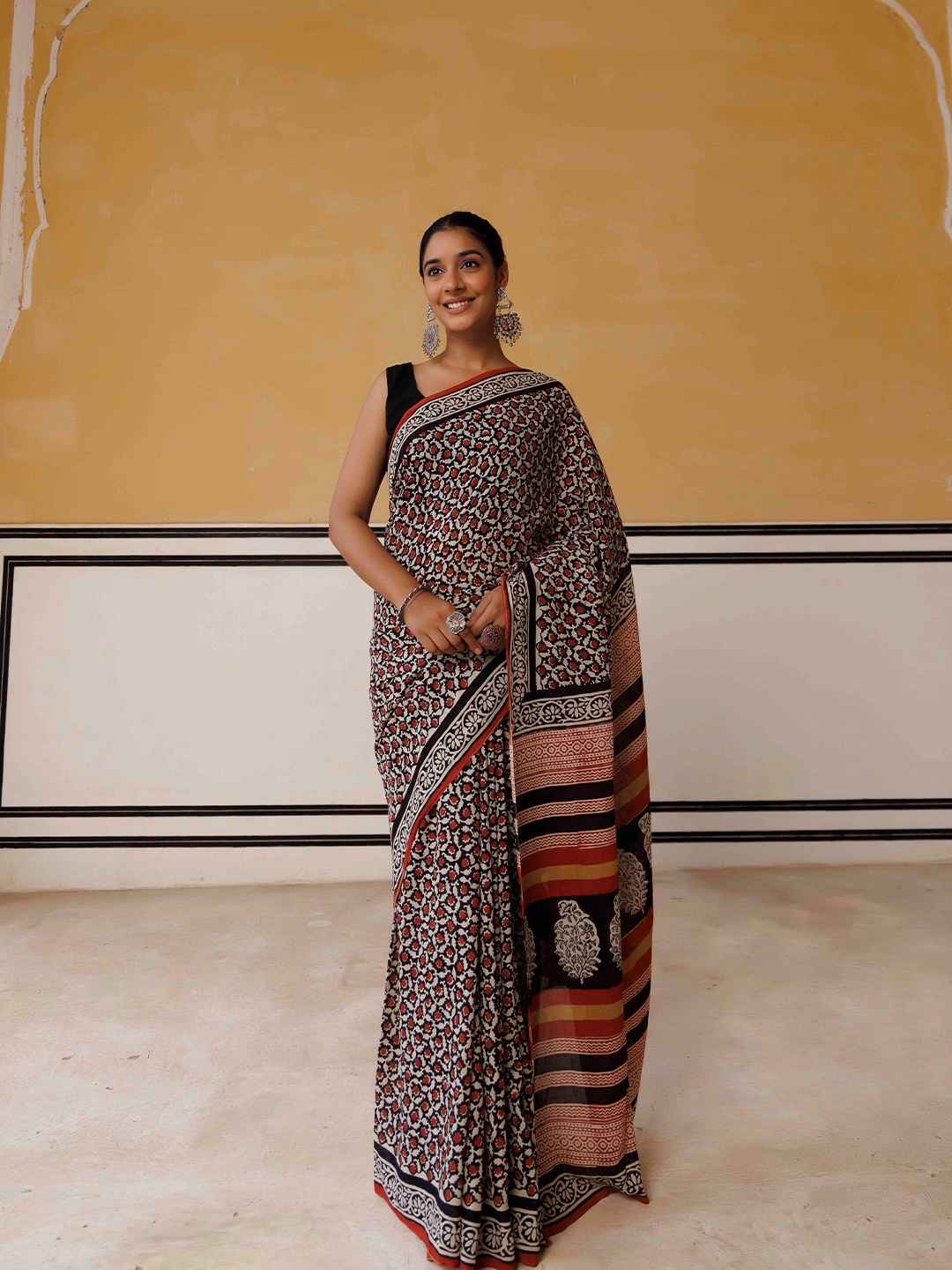 

Ragavi Ajrakh Printed Pure Cotton Saree, Black