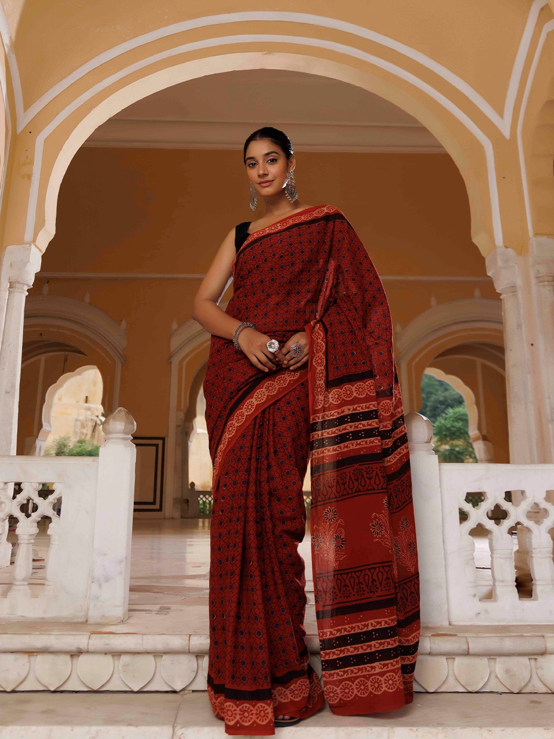 

Ragavi Ethnic Motifs Ajrakh Printed Pure Cotton Saree, Red