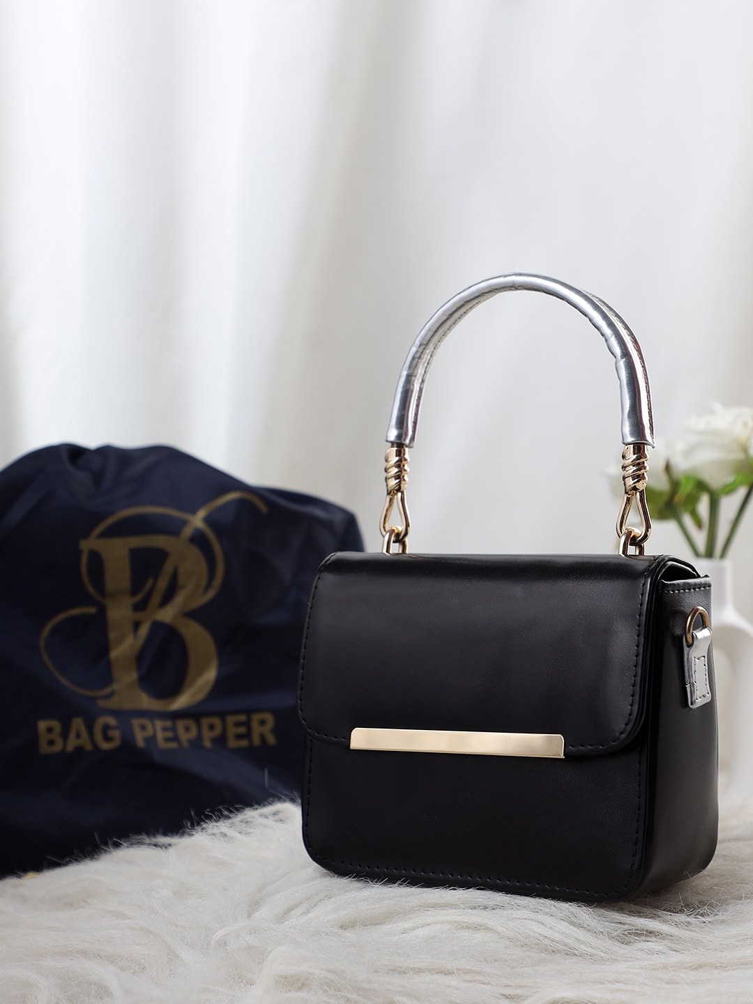 

Bag Pepper Structured Handheld Bag, Black