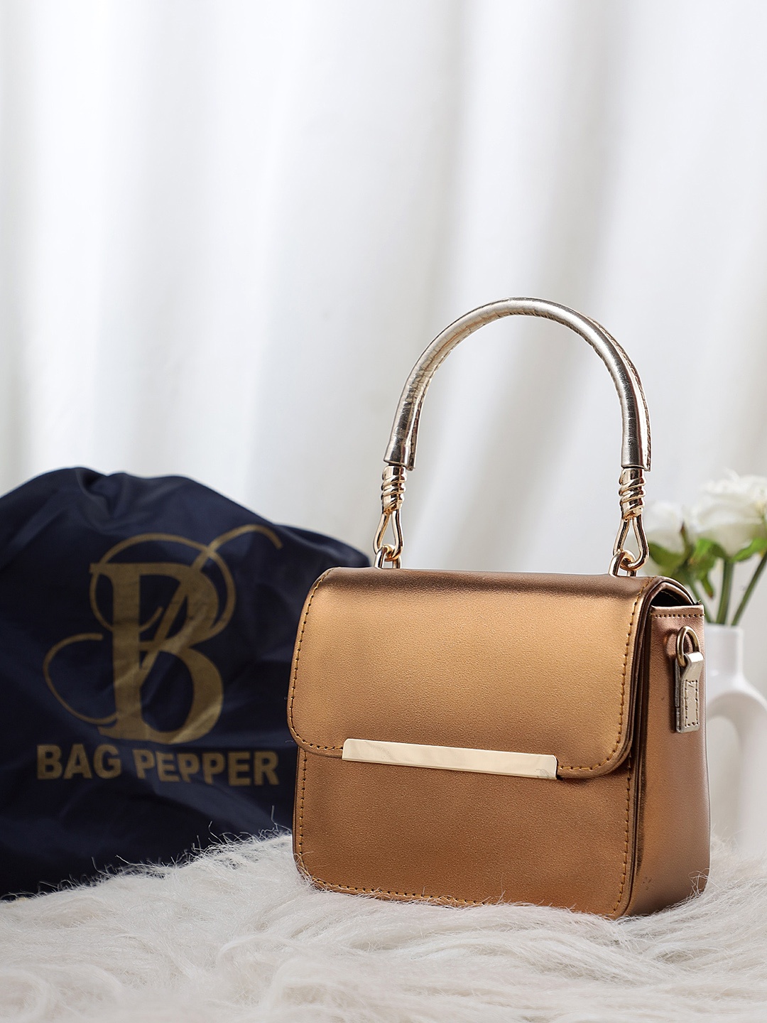 

Bag Pepper PU Structured Handheld Bag with Tasselled, Copper