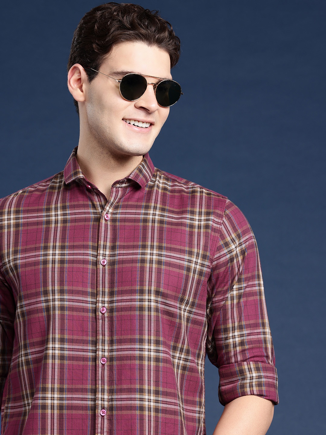 

Mast & Harbour Men Tartan Checked Cotton Twill Casual Shirt, Red