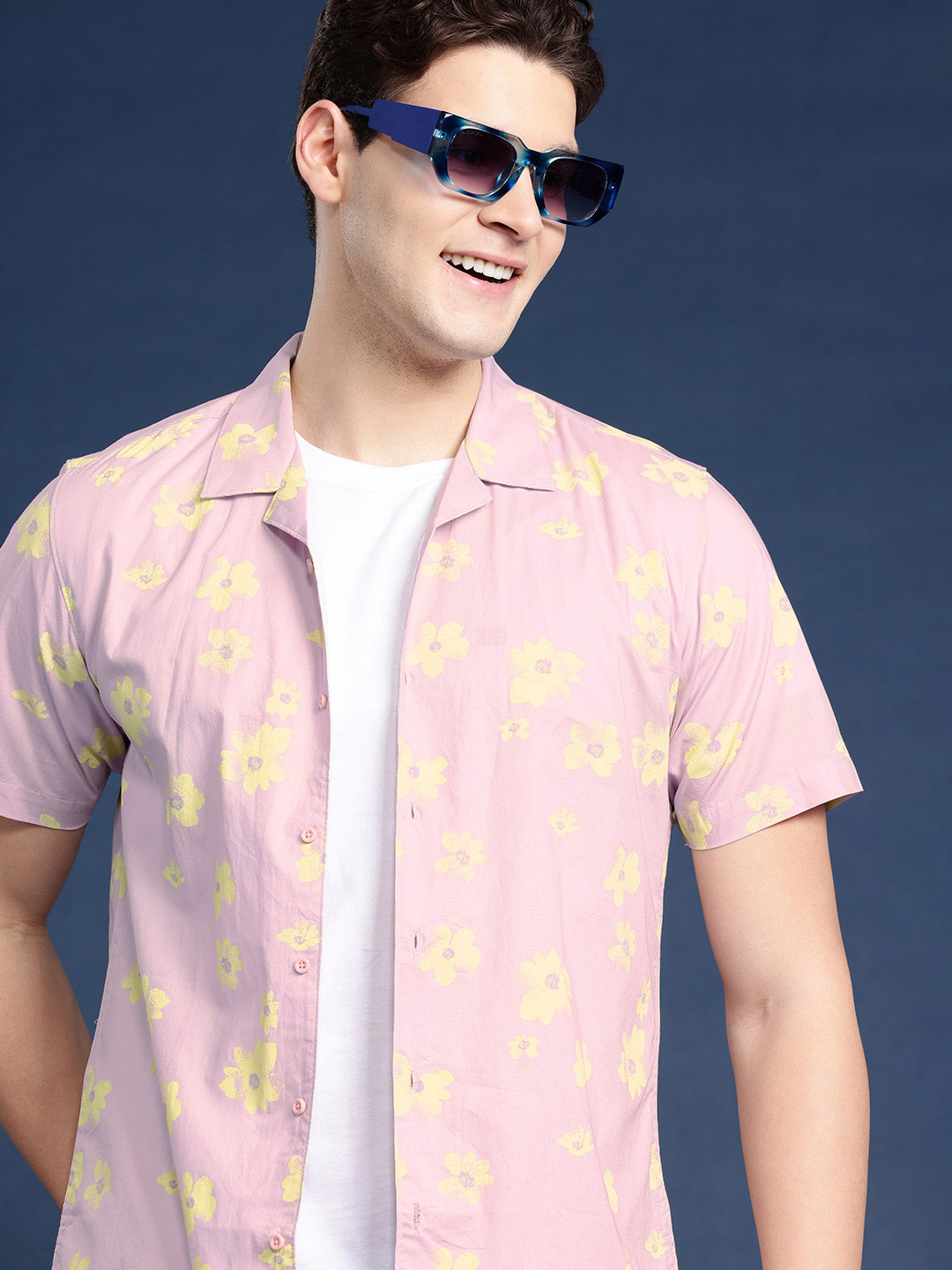 

Mast & Harbour Men Floral Printed Cotton Casual Shirt, Pink