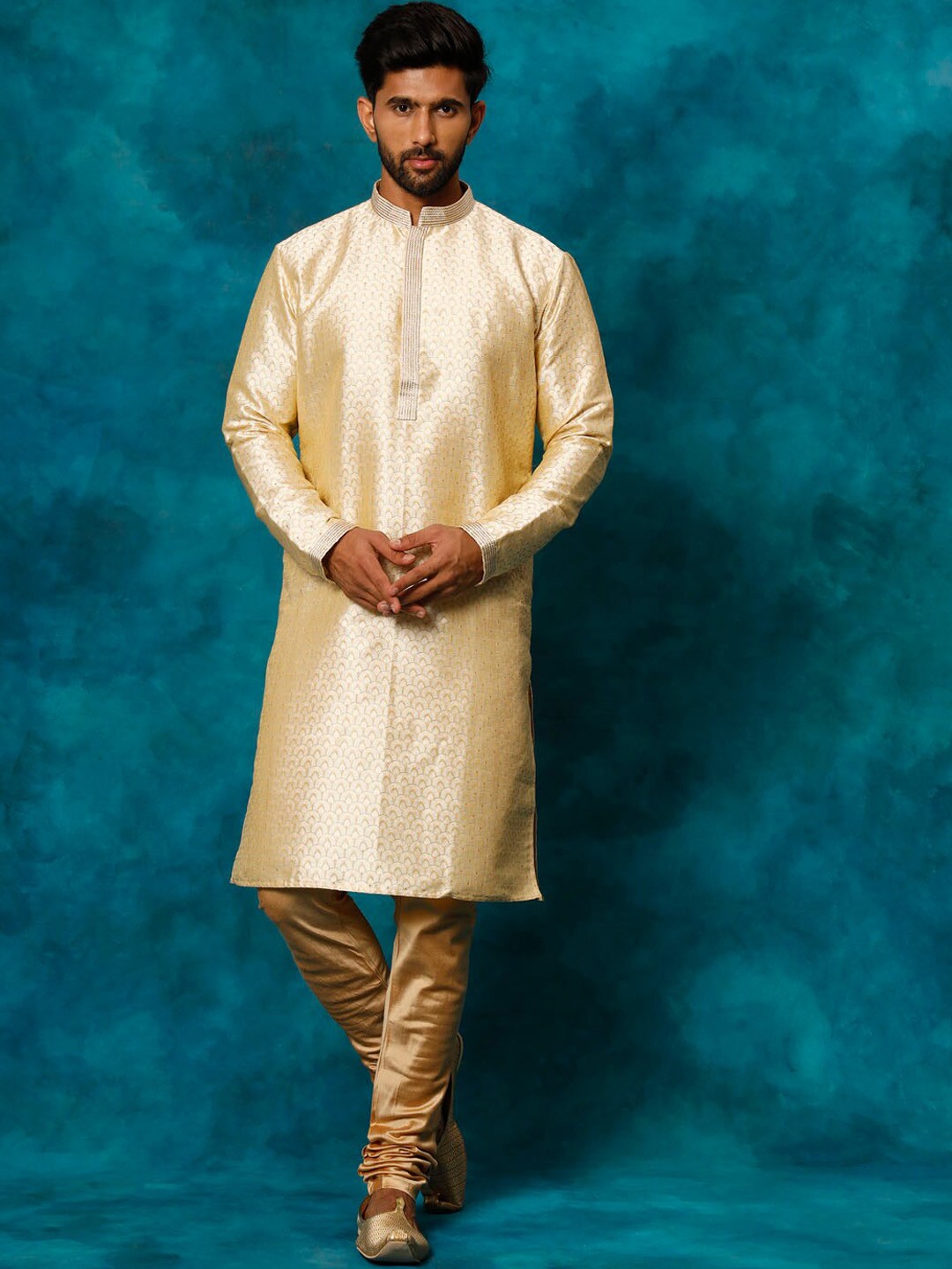 

VASTRAMAY Mandarin Collar Regular Kurta With Churidar, Gold