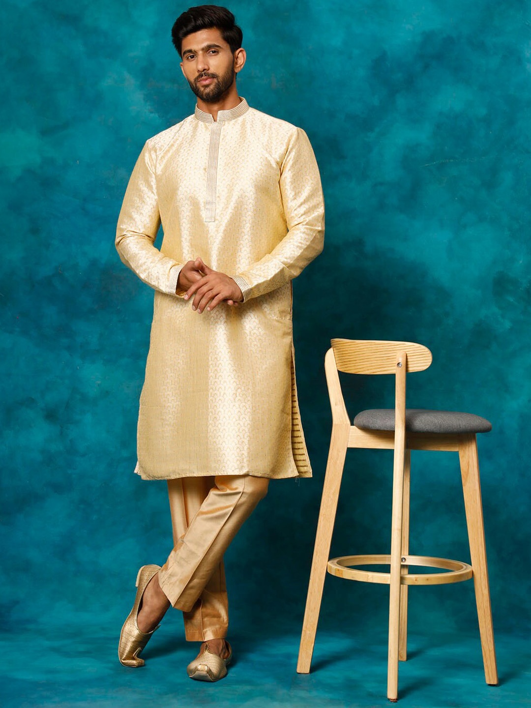 

VASTRAMAY Woven Design Regular Mandarin Collar Kurta With Pyjamas, Gold