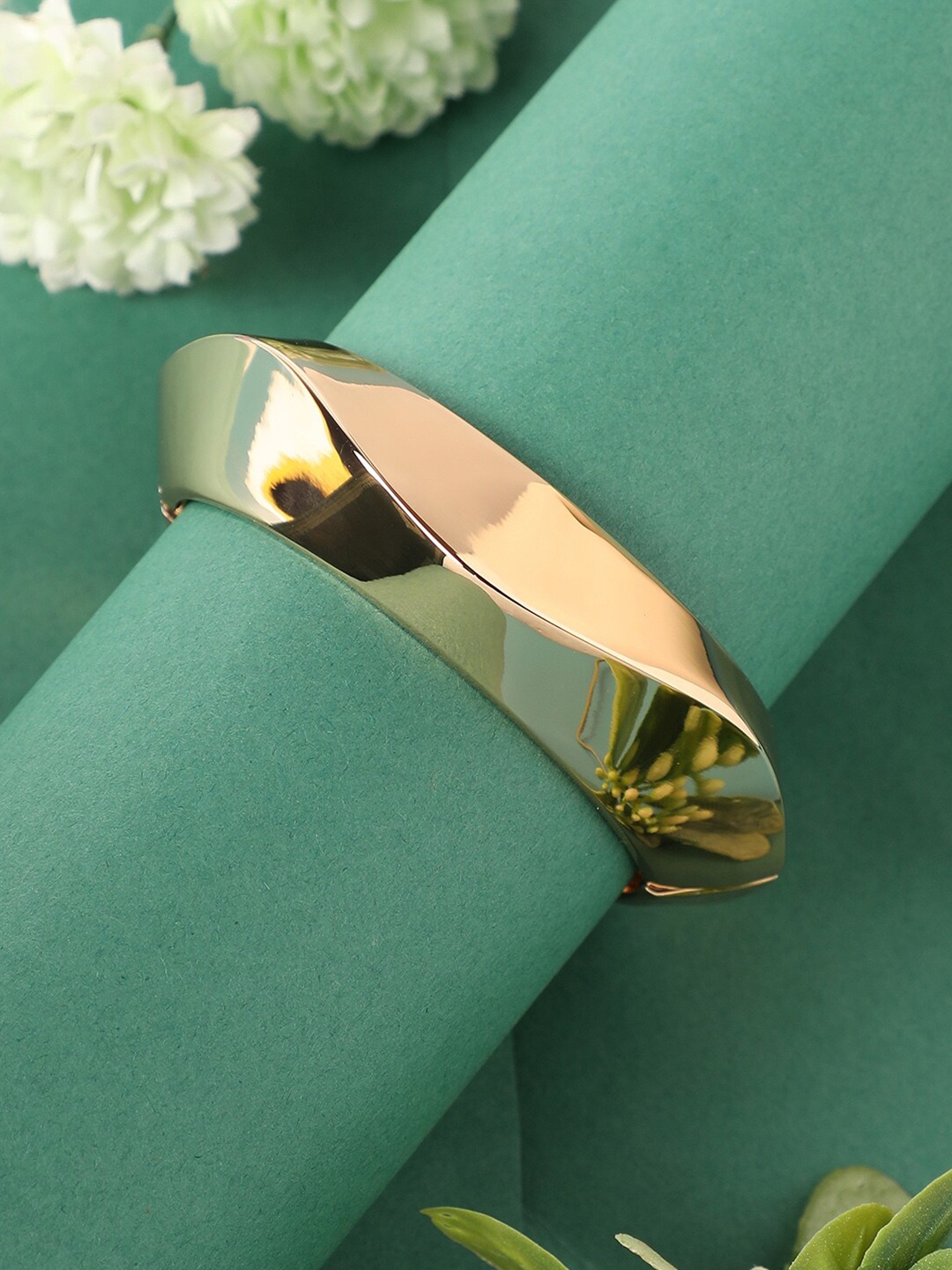 

SOHI Gold-Plated Cuff Bracelet