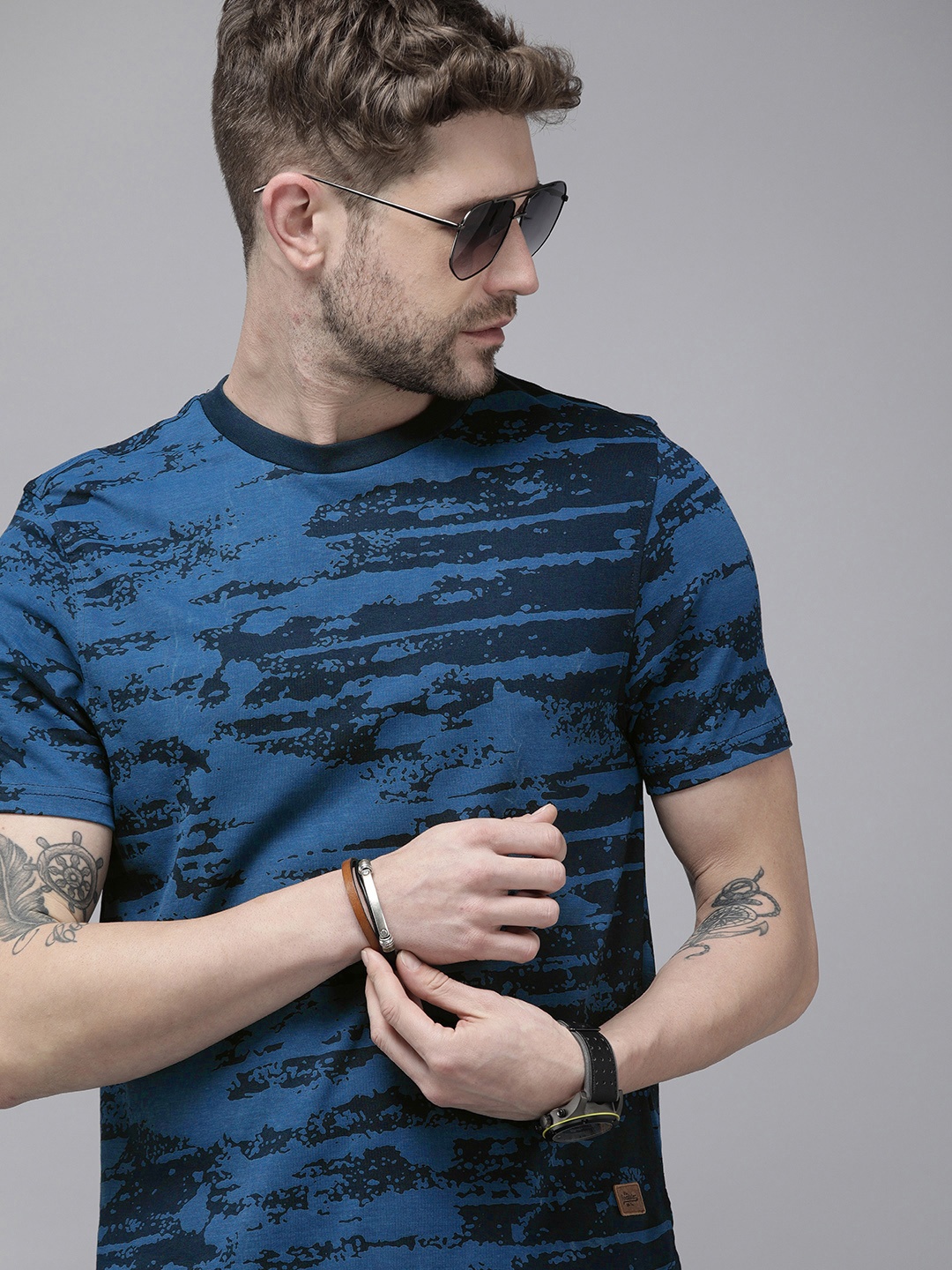 

Roadster Men Navy Blue Black Printed Pure Cotton T-shirt